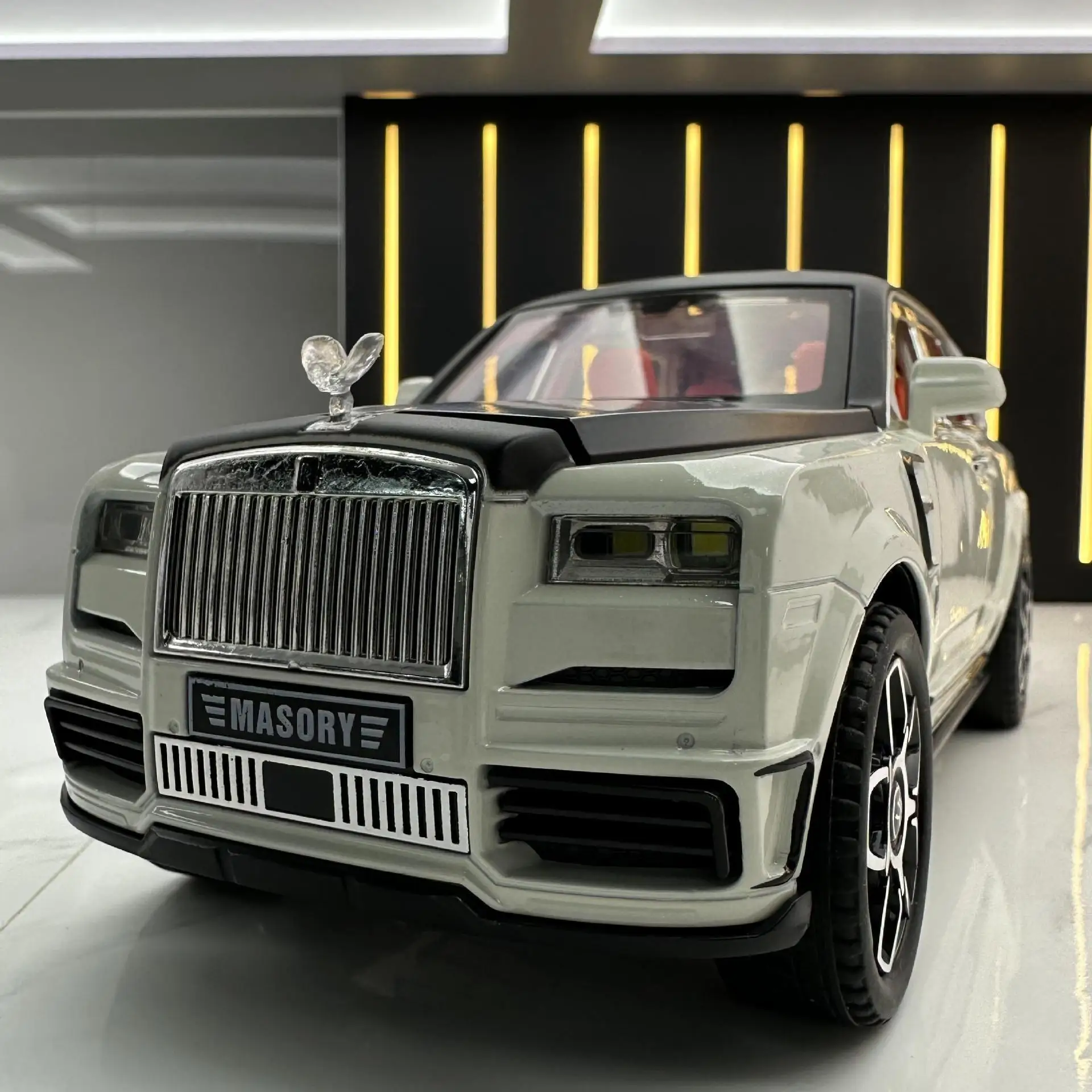 1:24 Rolls Royce Cullinan Mansory Customized Modified Version Alloy Diecast Car Model Sound & Light Pull Back Toy Gift For Boy