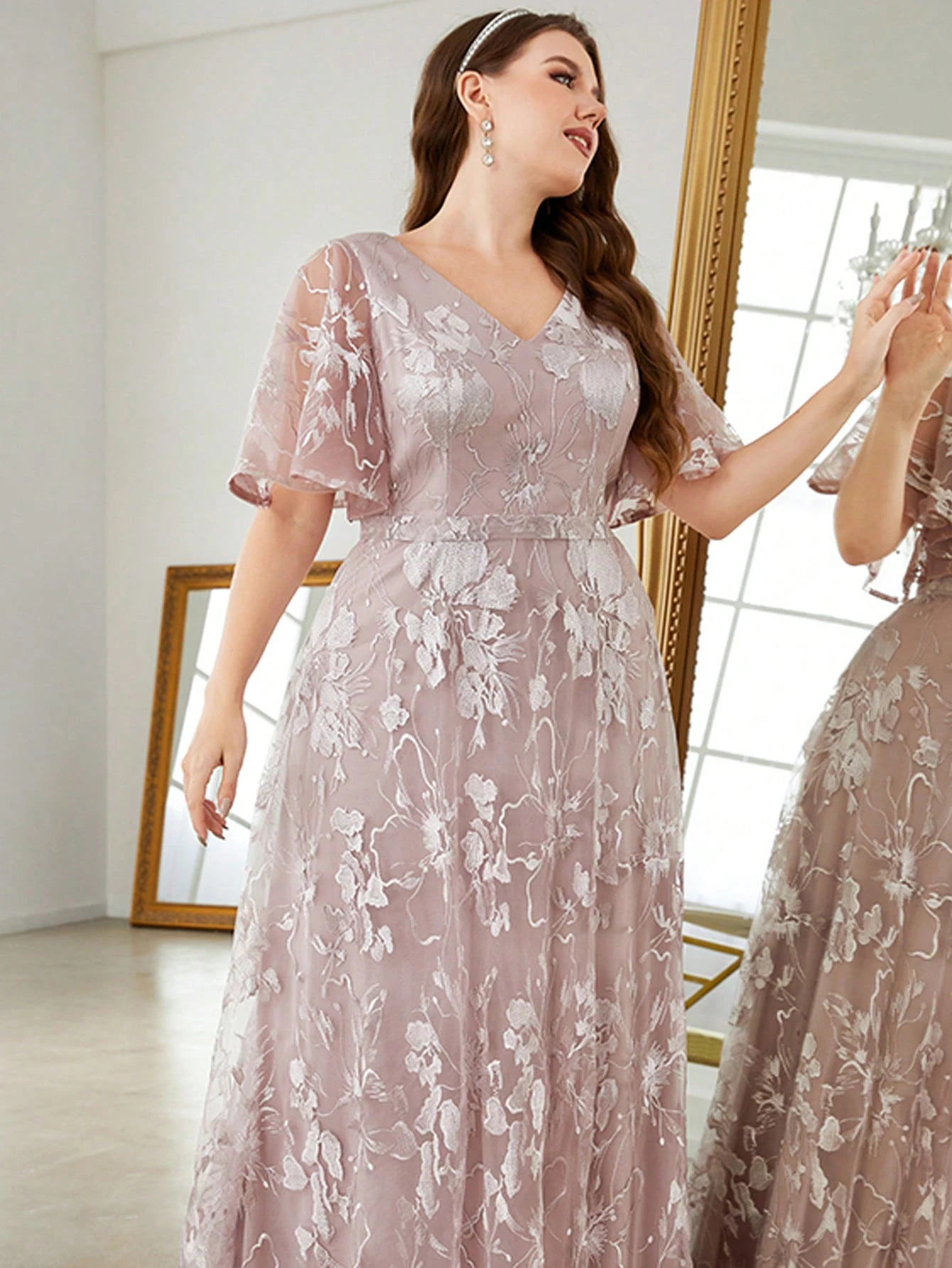 Mgiacy V-neck lace embroidered short-sleeved dress with large flared sleeves