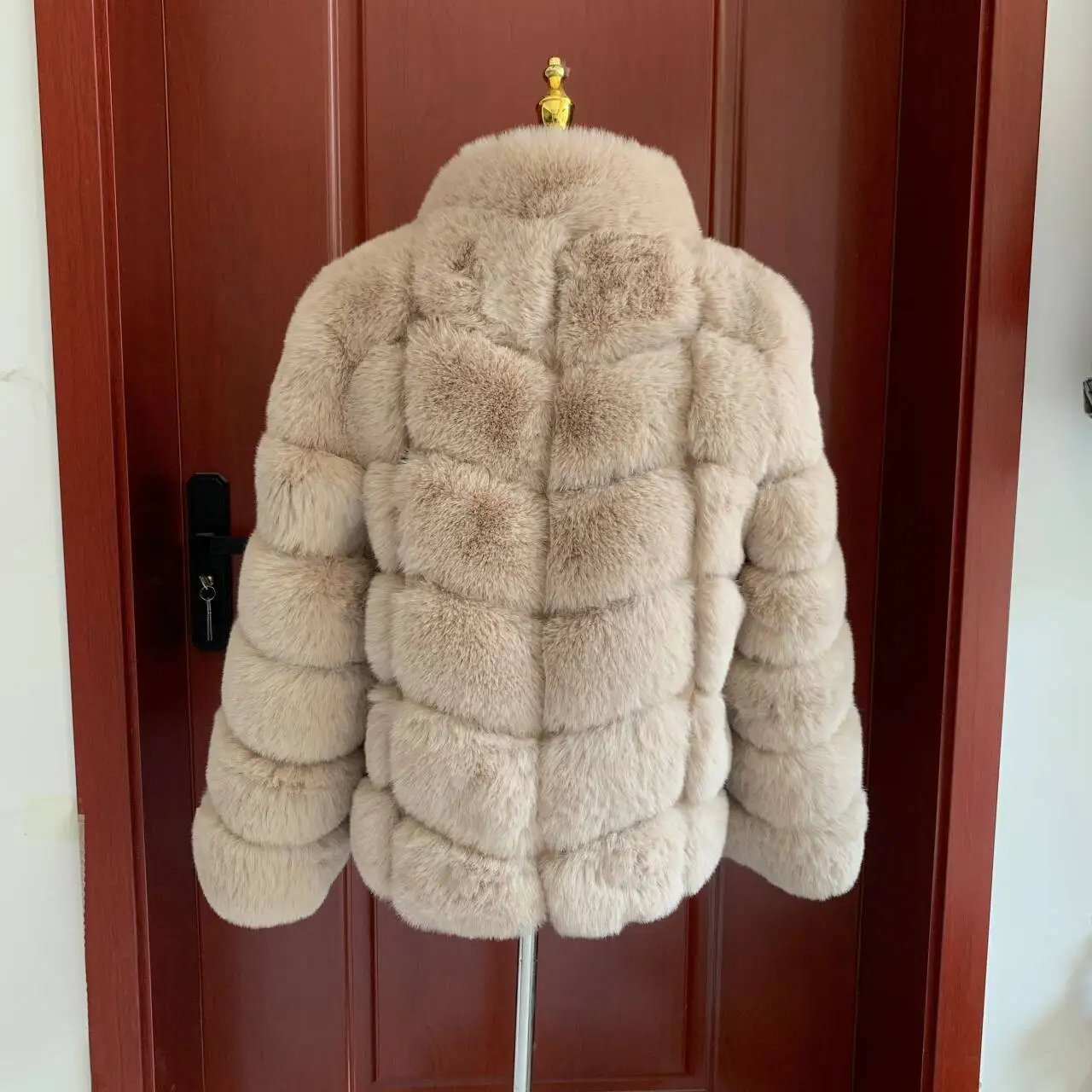Women's warm faux fur coat 60cm jacket fashionable stand up collar imitation fox fur fluffy faux fur leather jacket Long sleeves
