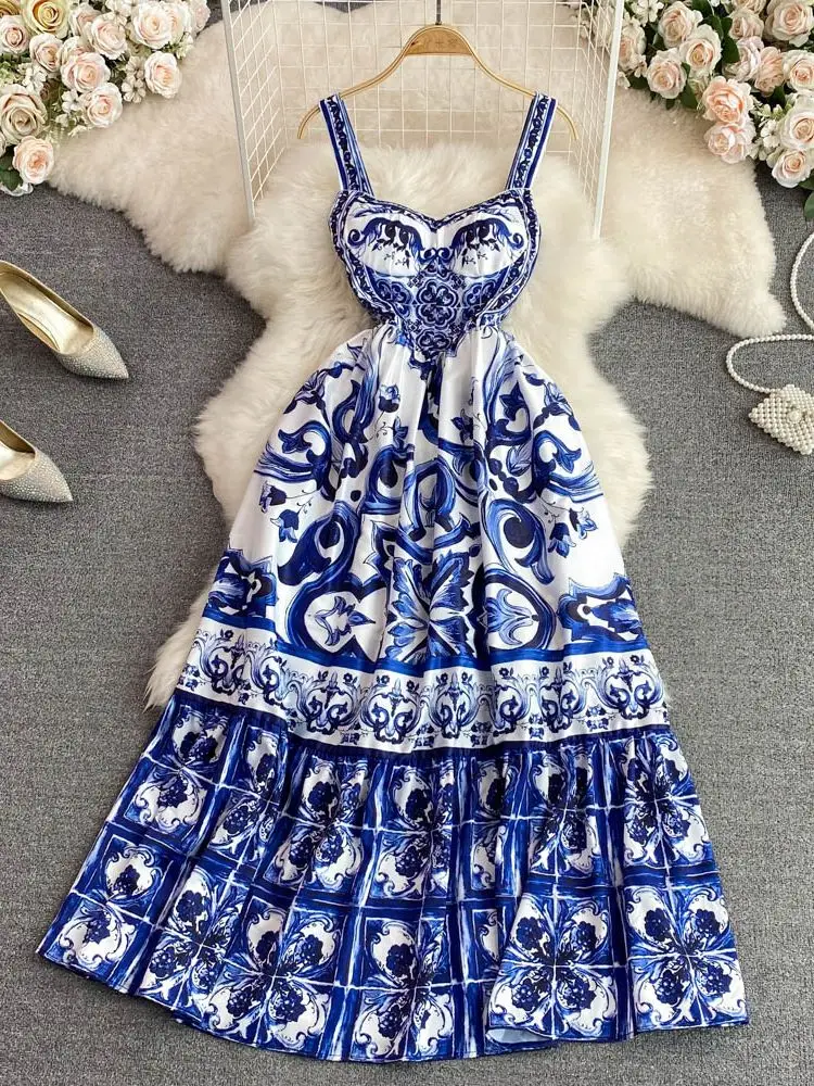 Vestido longo maxi estampado em porcelana azul e branco feminino, cinta de espaguete, decote V, sem encosto, férias, férias de verão