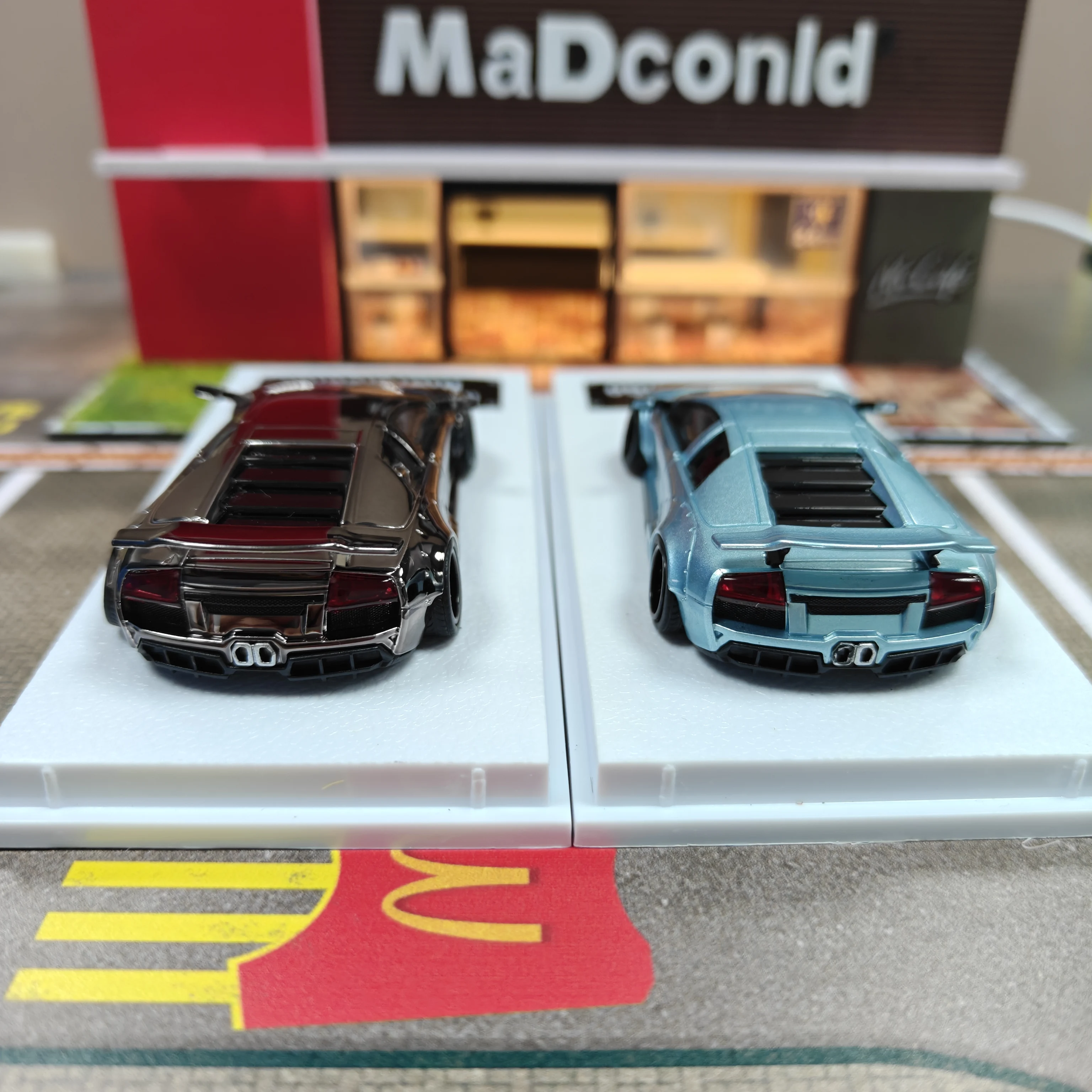 مجموعة هدايا نموذج سيارة من راتينج افينتادور من LB Performance