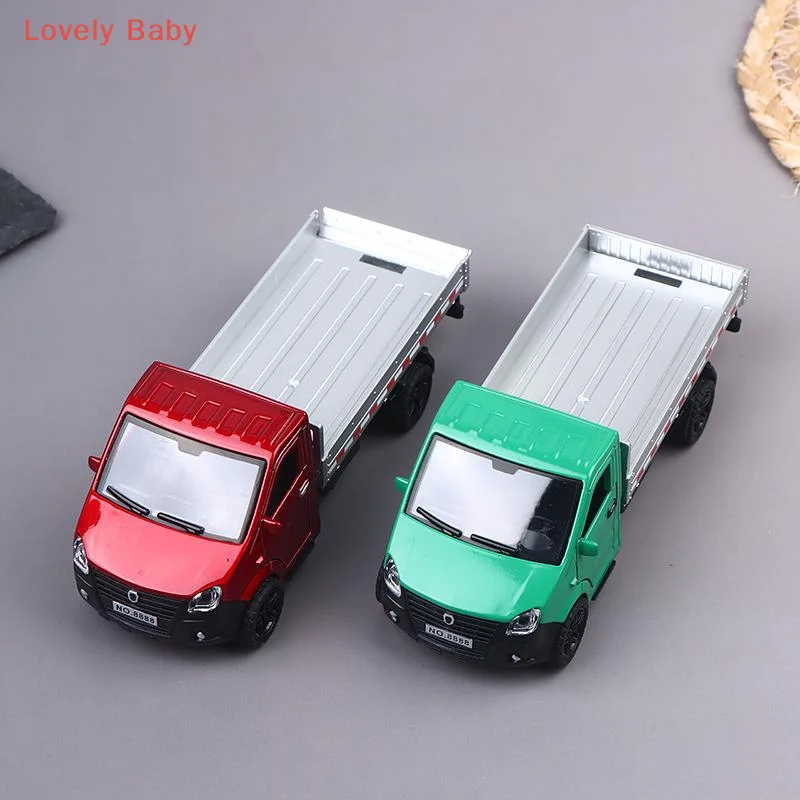 Dreitür-LKW aus Legierung im Maßstab 1:36, stilvolles Design, kann Cargo-Jungenspielzeug aus Metalldruckguss für Kinderspielzeug-Transportwagen