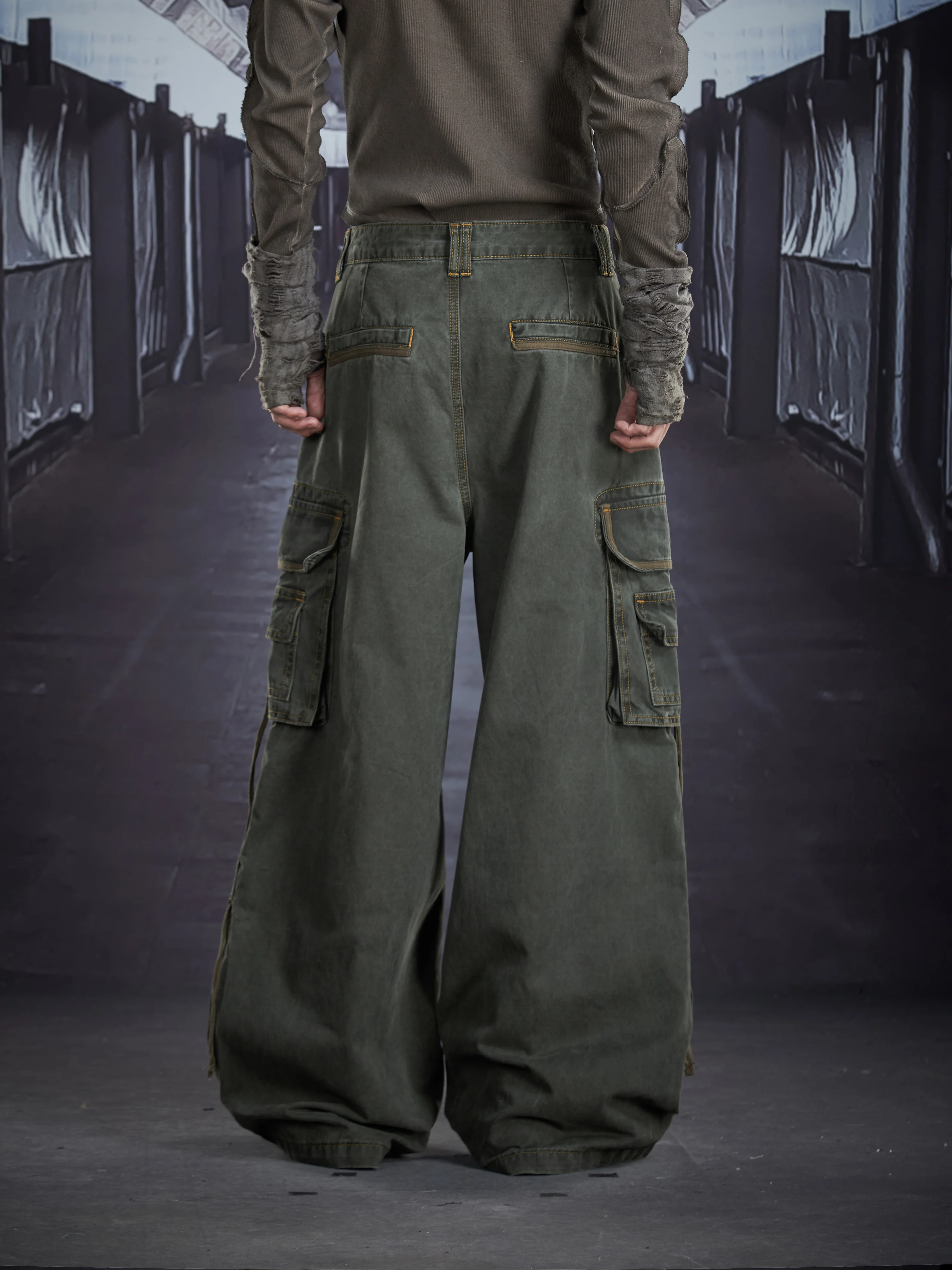 Design New Heavy Industry Multi-Layer Pocket Open Line Ribbon Stitching Pinch Pleated Loose Straight Cargo Pants