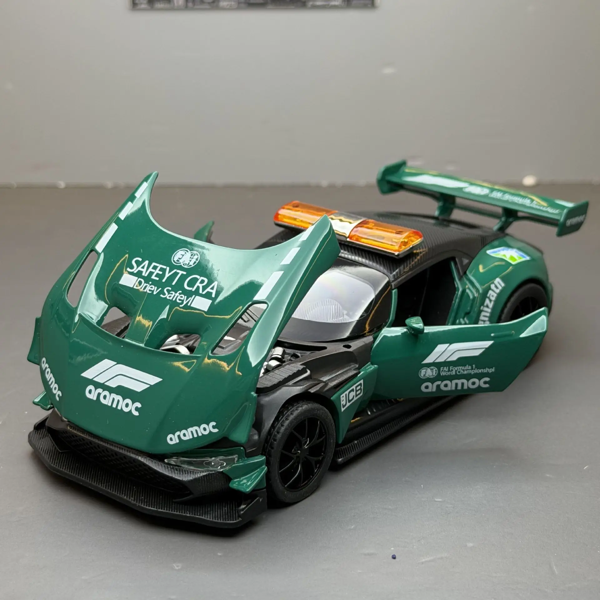1:32 Vulcan Sicherheitsauto Polizeiauto Sport Simulation Druckguss Metalllegierung Modell Sound Licht Zurückziehen Sammlung Kinderspielzeug Geschenke