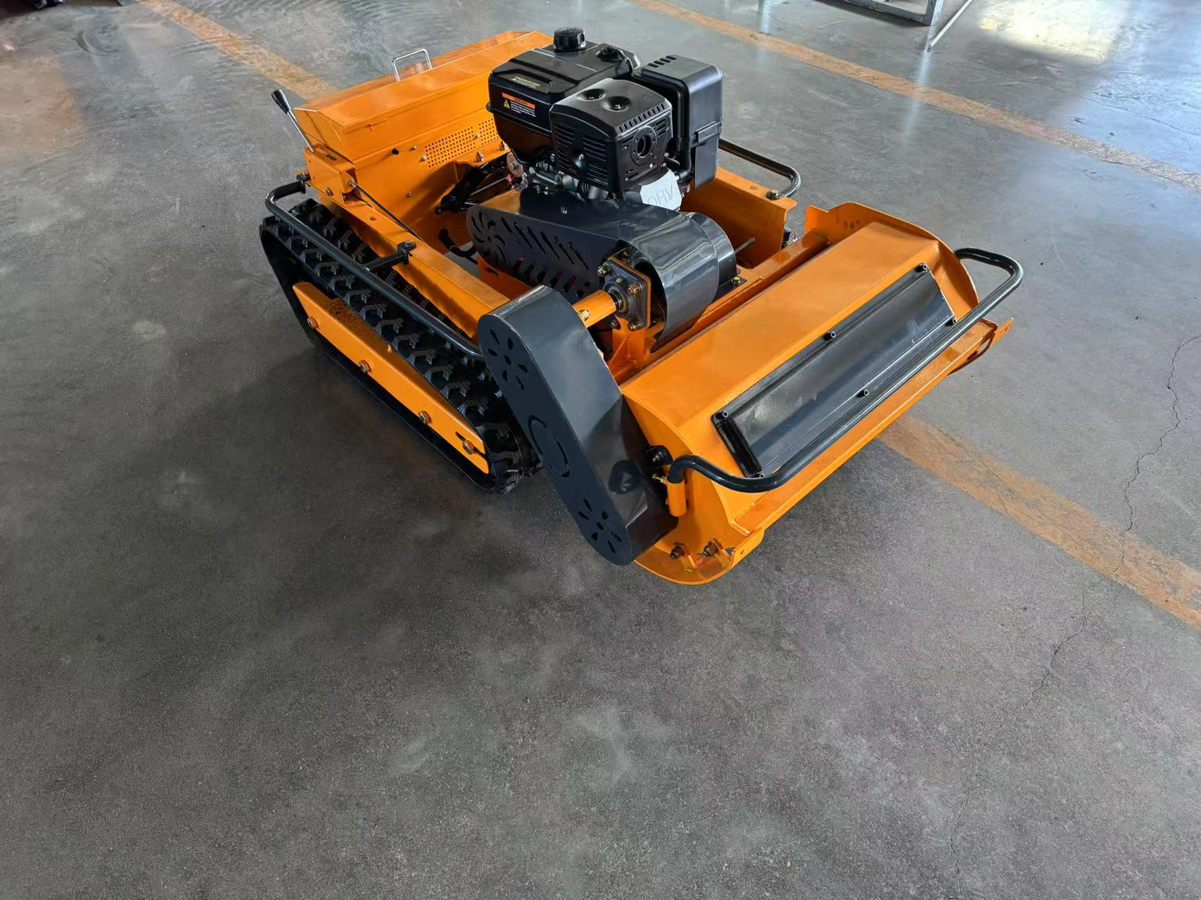 Customized intelligent remote-controlled wireless lawn mower robot, suitable for all terrains