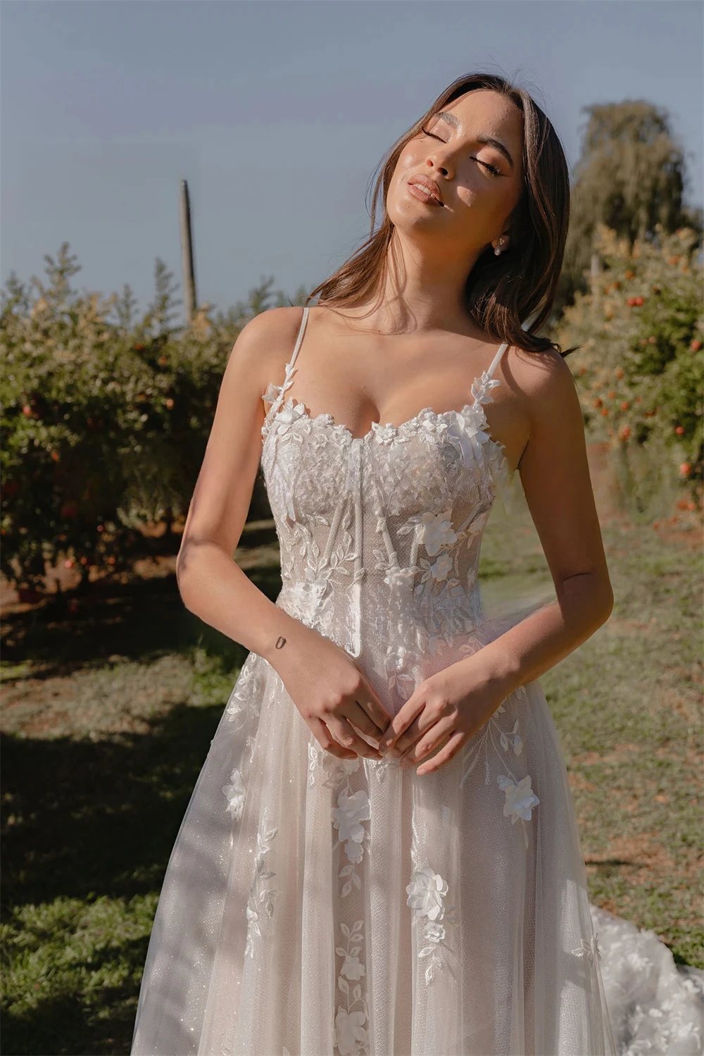 2025 Abiti da sposa per la sposa A-Line Sweetheart Senza spalline Appliques Tulle Abito Da Sposa Personalizzato