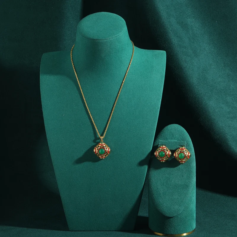 

Palace Style Vintage Gold Color Green Jewelry Set Hollow Glass Pendent Necklace Stud Earring Rhinestone Woman Accessories Trends