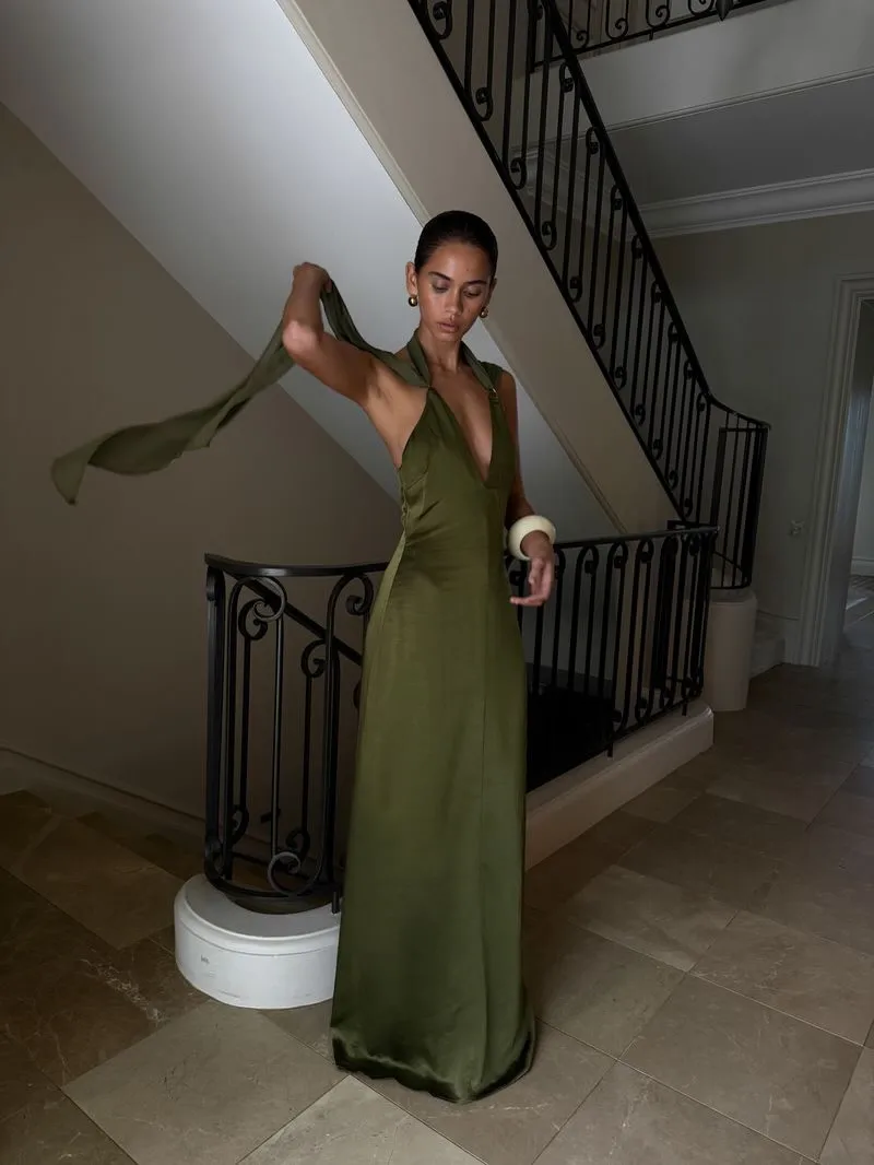 Maßgeschneidertes olivgrünes Neckholder-Abendkleid, Ballkleid, tiefer V-Ausschnitt, Satin, rückenfrei, Maxi-formelles Partykleid für Damen