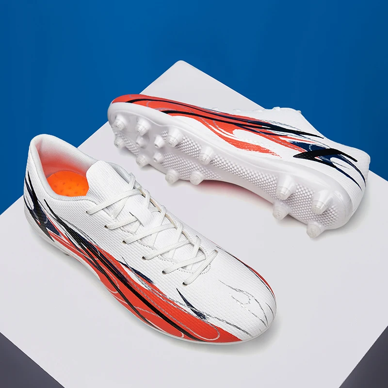 

White and multicolor low-top soccer shoes with studs, men's breathable, anti-slip natural grass, wear-resistant training shoes
