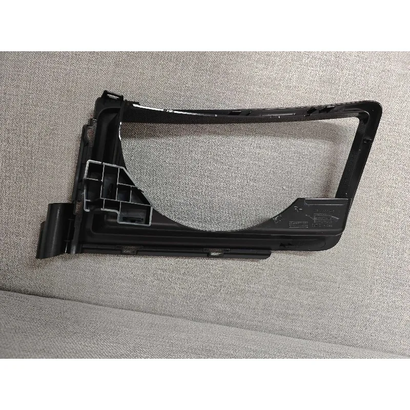 BB LR132525 LR180932 LR146284 R-H RIGHT FRONT Headlight Bezel Trim For Defender L663 20-20-2023