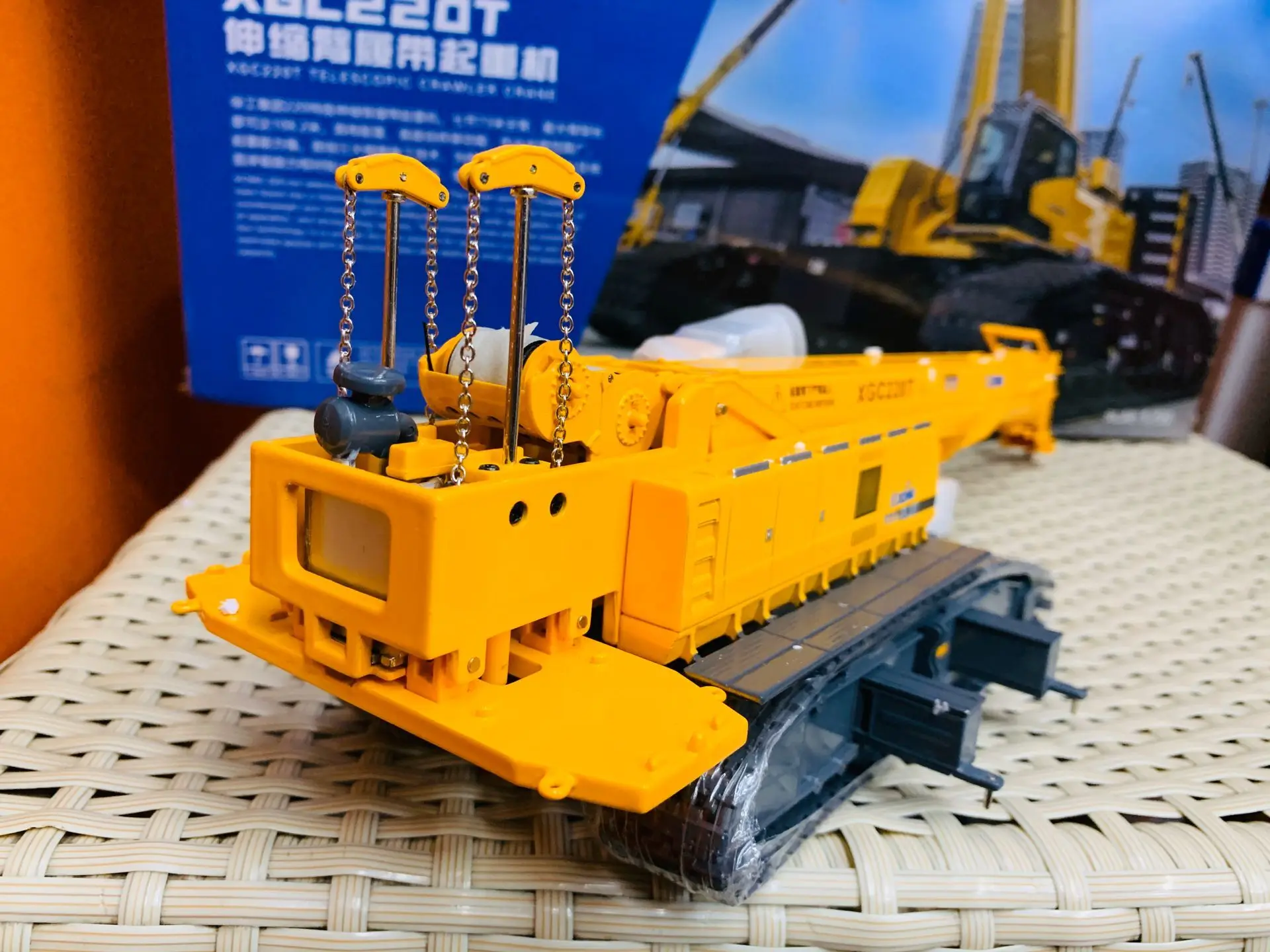 XCMG XGC220T Telescopic Crawler Crane 1:50 Scale Die-Cast New in Original Box