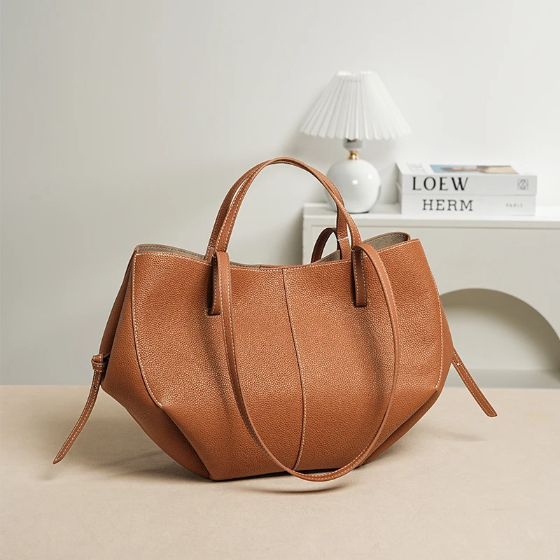 

Elegant Classic Style Large Capacity Wing Bag Crossbody Handbag Retro European American Niche Bucket Armpit Tote Bag Fashion