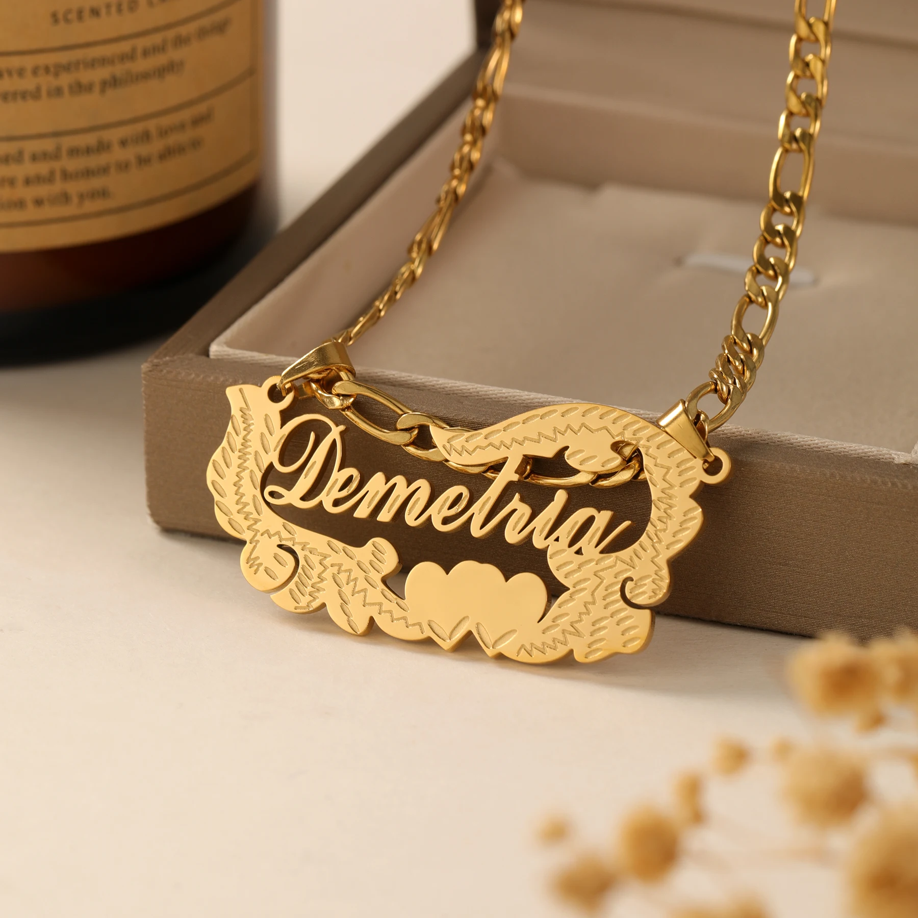 

Ожерелье с именем на заказ и винтажной художественной рамкой, струящийся сценарий в декоративной рамке, золотой полый кулон, художественные персонализированные ювелирные изделия