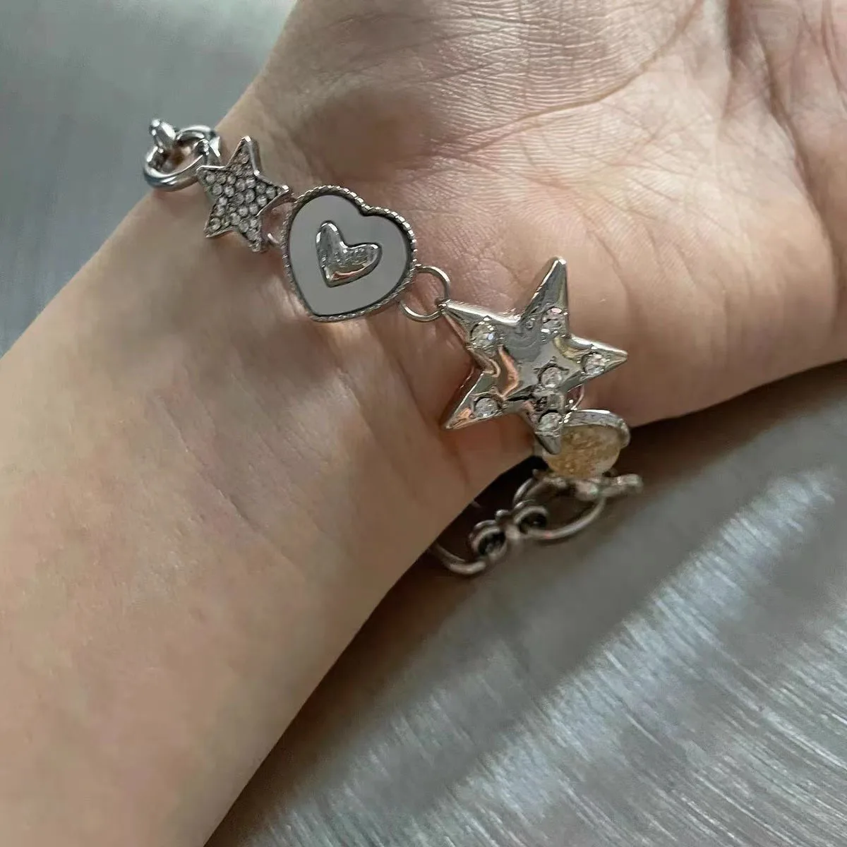 Vintage Punk Metal Love Heart Star Five-Leaf Flower Hip-Hop Bracelets for Woman Fashion Exquisite Bracelet Jewelry Holiday Gift