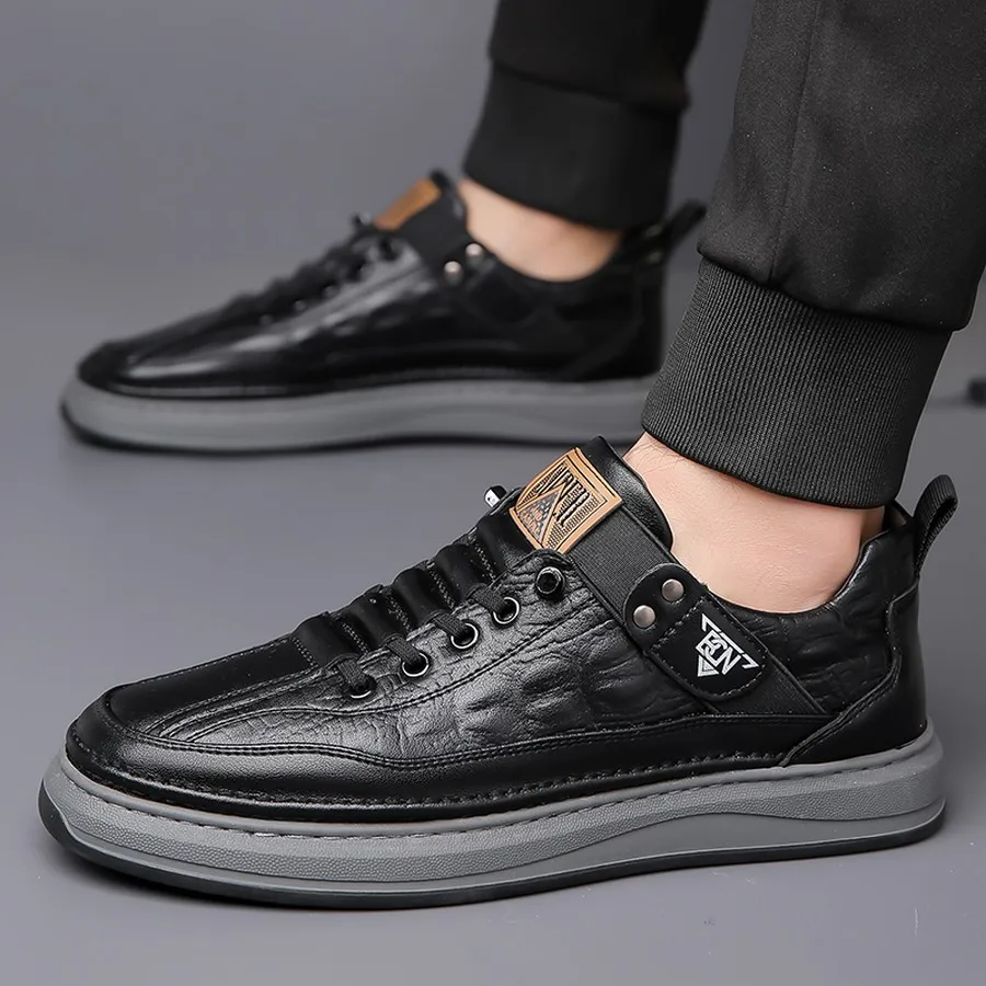 men's business casual shoes textured upper round toe low top with side logo detail