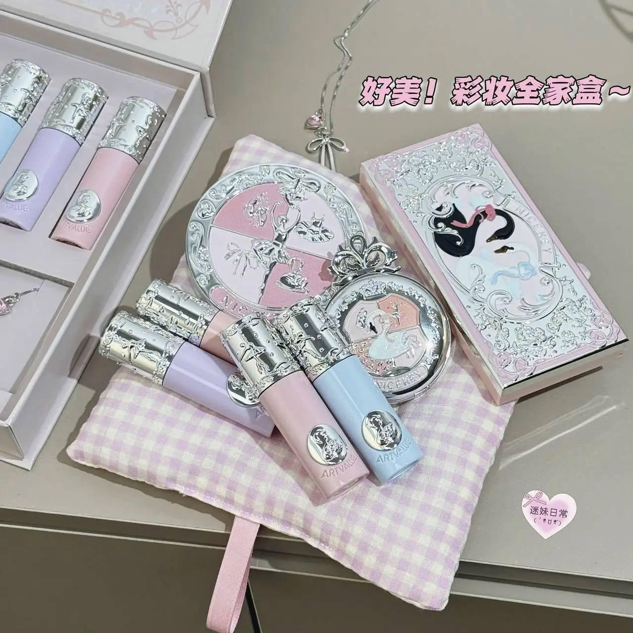 Flower Knows maquillage papillon arc coeur limité rouge à lèvres poudre Blush fard à paupières maquillage coffret cadeau et collier cadeaux pour les femmes