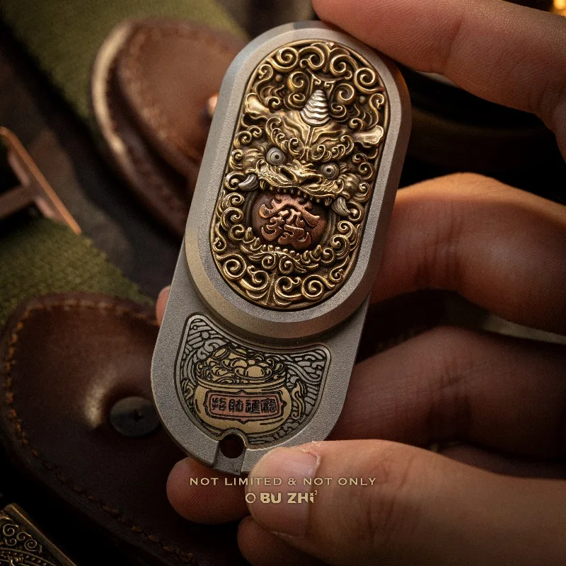 

BUZHI EDC Pixiu бронза медь и белая медь процесс резьбы ритмическая вращающаяся карта на кончиках пальцев декомпрессионная игрушка
