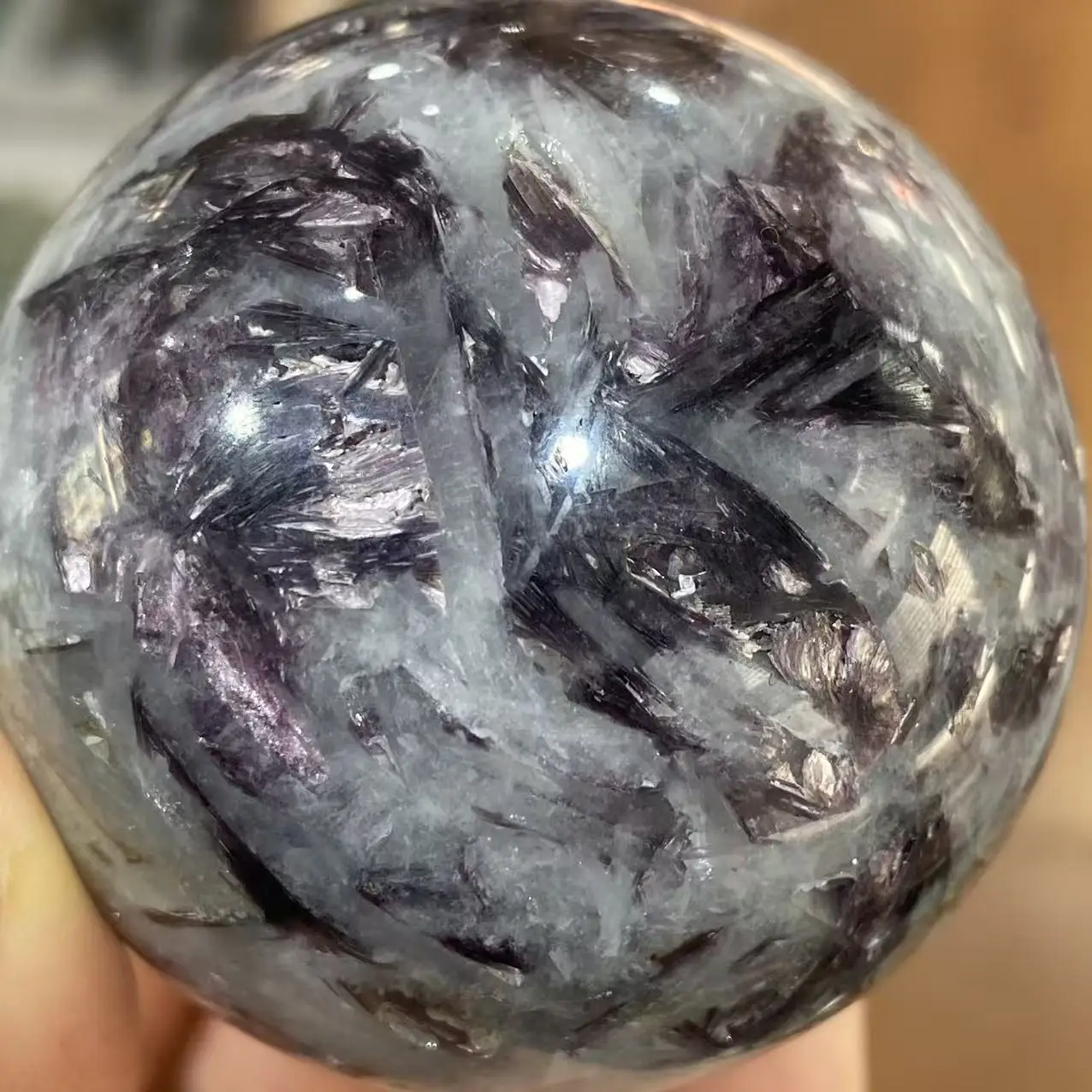 

Natural Purple Lepidolite Crystal Quartz Spheres, Hand-Polished And Polished, With Healing Properties, Suitable For Home Decorat