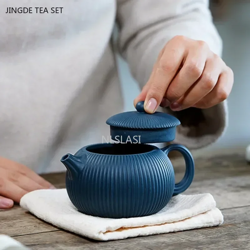 250ml Yixing Famous Purple Clay Teapots Handmade Stripes Xishi Tea Pot Raw Ore Azure Mud Beauty Kettle Authentic Zisha Tea Set