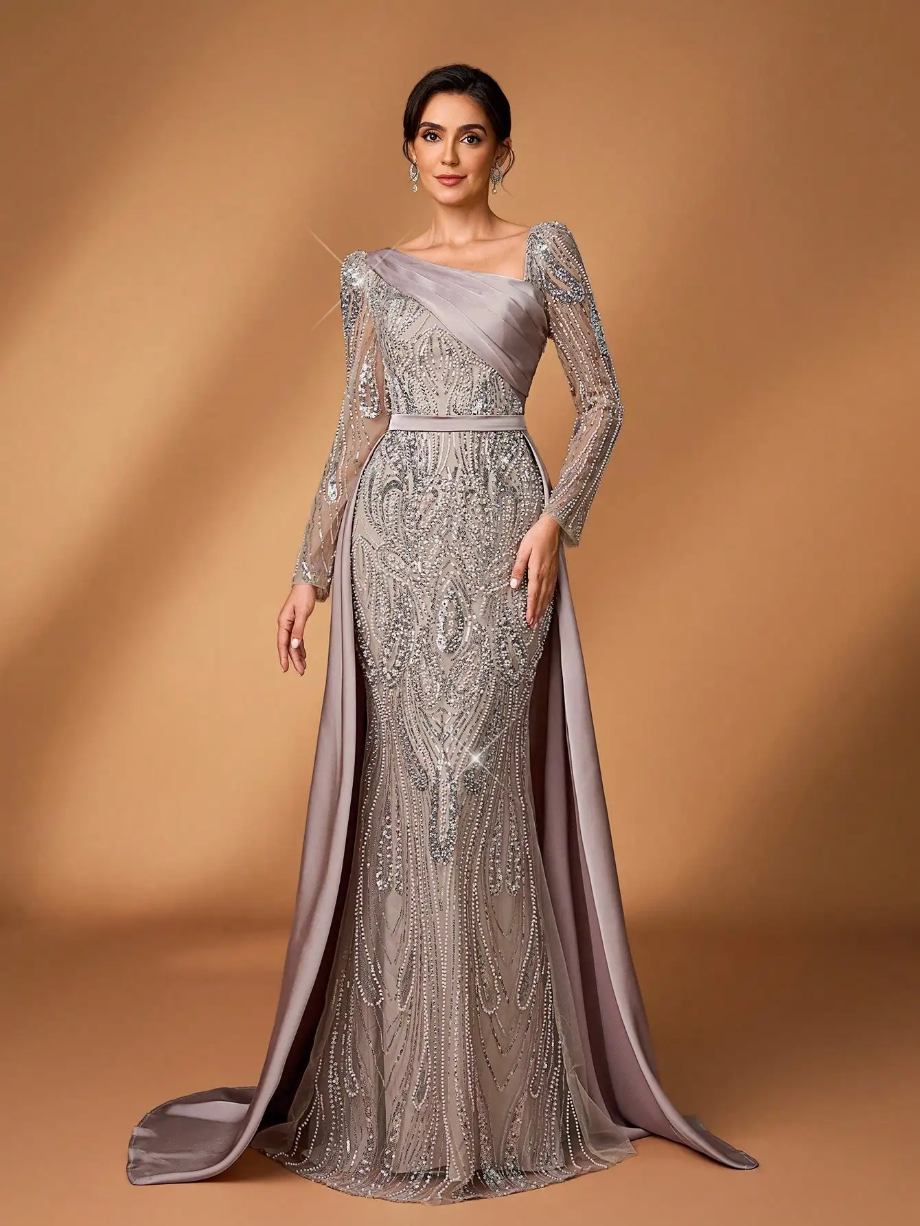 

Элегантное макси-платье-русалка с бисерной вышивкой и пайетками, с асимметричным атласным рукавом-драпировкой