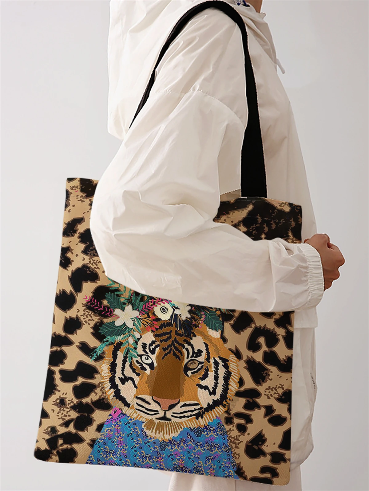 Leopard Tiger Print Casual Handbag, Reusable Fashionable Backpack, Multifunctional Handbag, Canvas Shopping Bag