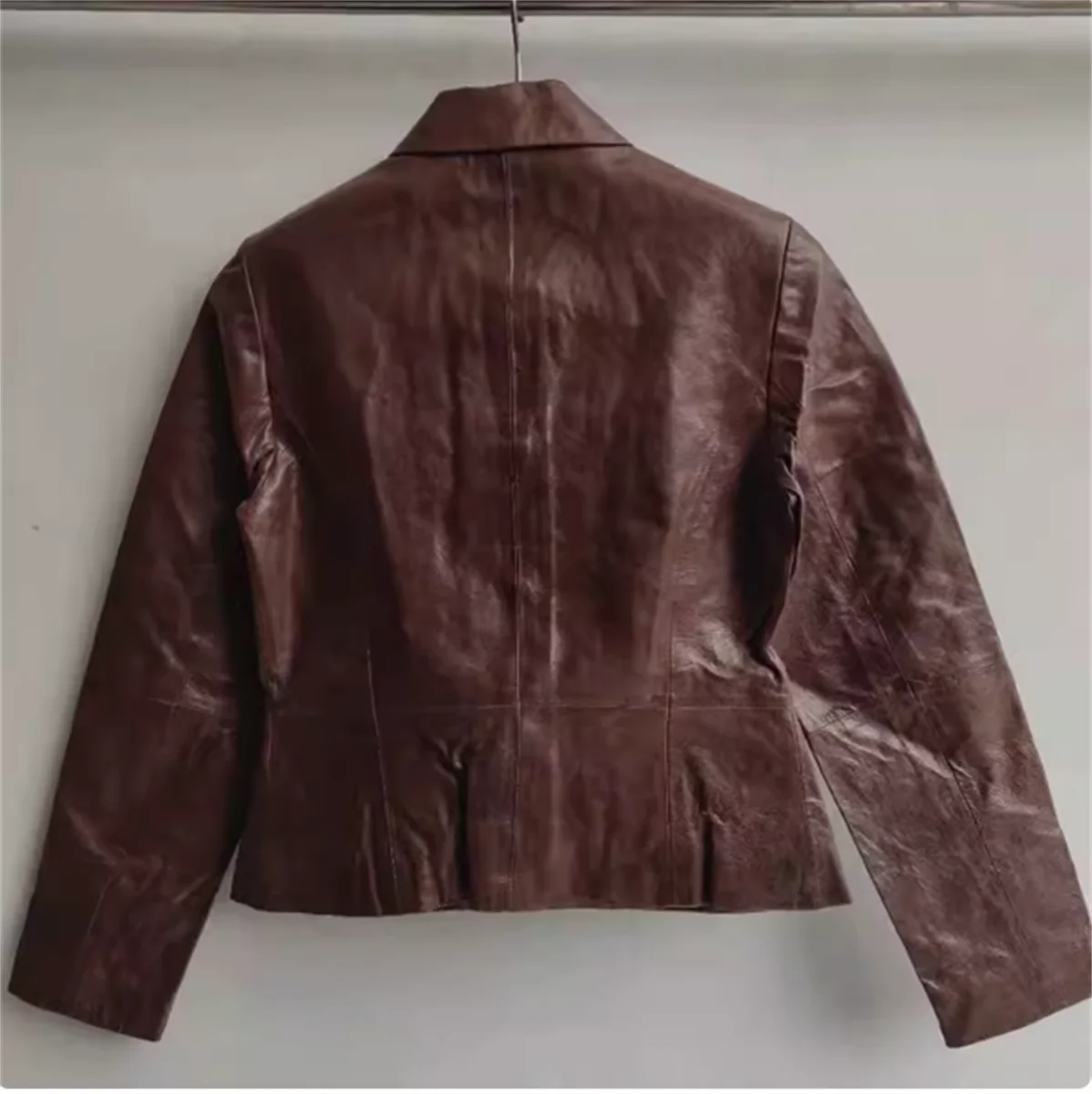 Chaqueta de cuero pulido para mujer, chaqueta pequeña de manga larga con cuello cuadrado, descuento de pedido final, Comercio Exterior, Otoño e Invierno