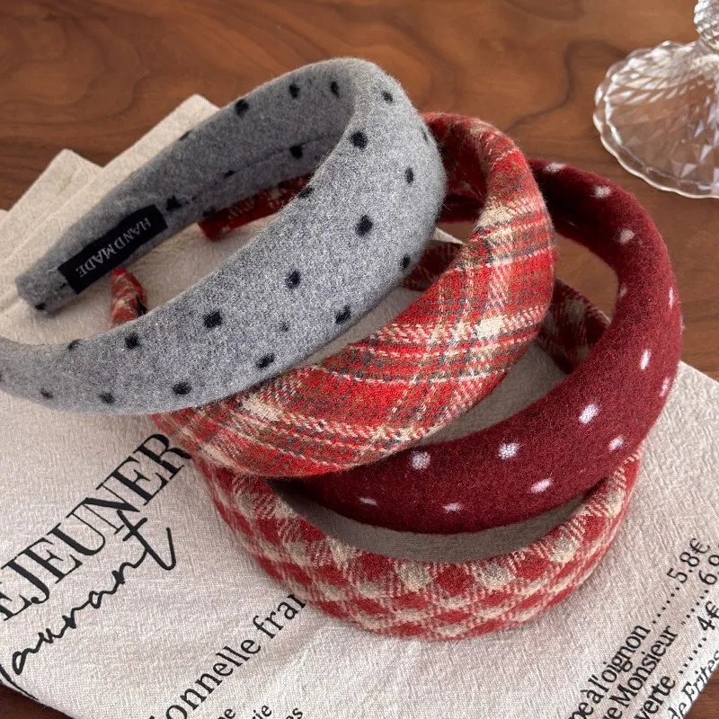 

Новая широкая повязка на голову в корейском ретро-стиле для женщин, красная, в горошек и клетку, из ткани, с высокой короной, из губчатой ткани, элегантная, универсальная, удобная