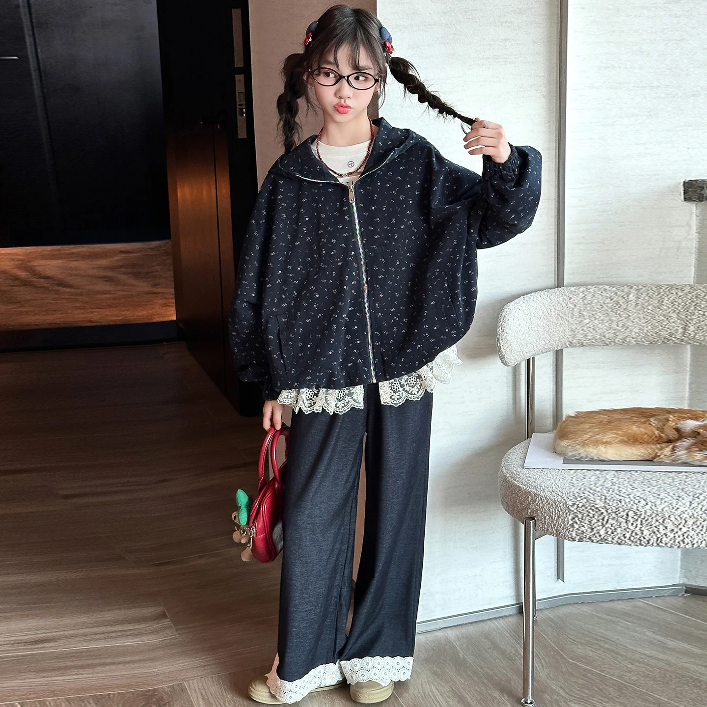 

Junior Girls 2pcs Suits Autumn Kids Girl Printed Zipper Hooded Coat Teenager Girl Wide Leg Pant Children Girl Lace Patchwork Set