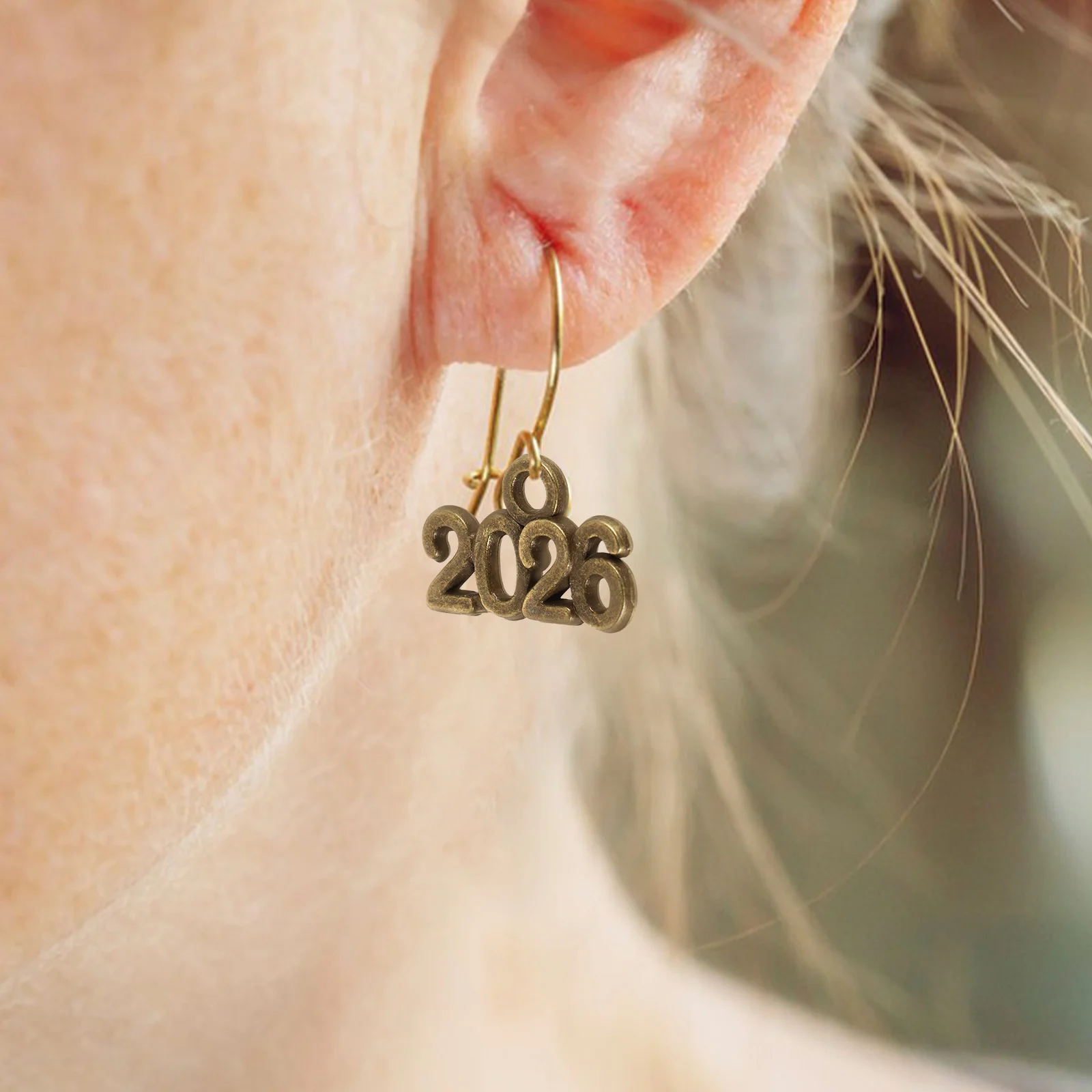 100 pçs diy liga ano número encantos jóias fazendo chaveiro pingente acessórios de metal vintage pulseira encantos número jóias