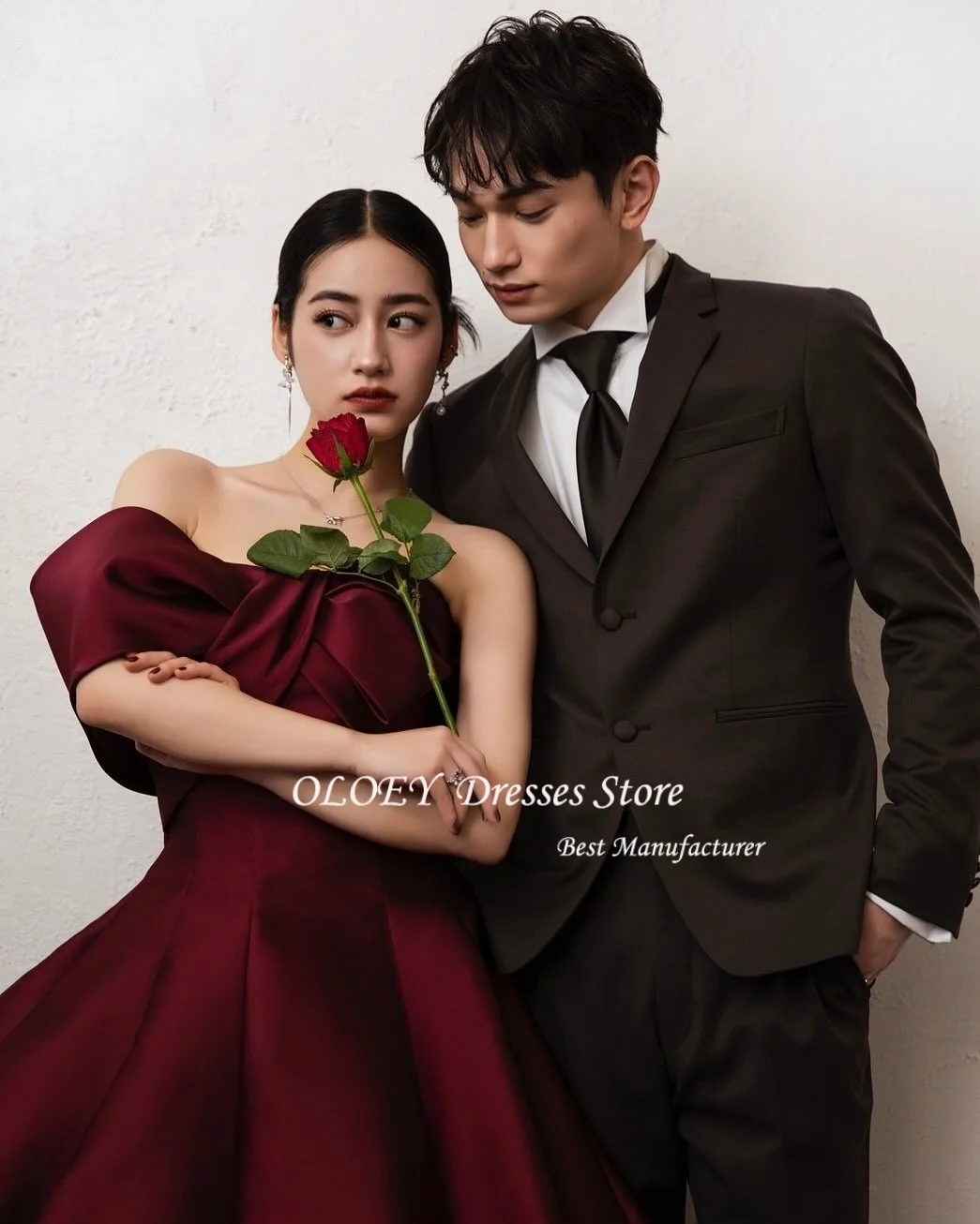 OLOEY สีแดงเข้มไหล่ข้างเดียวเอ-ไลน์ชุดราตรีเกาหลีถ่ายภาพผ้าซาตินเนื้อนุ่ม ウェディングドレスです 웨딩드레스 คอร์ที่กำหนดเอง