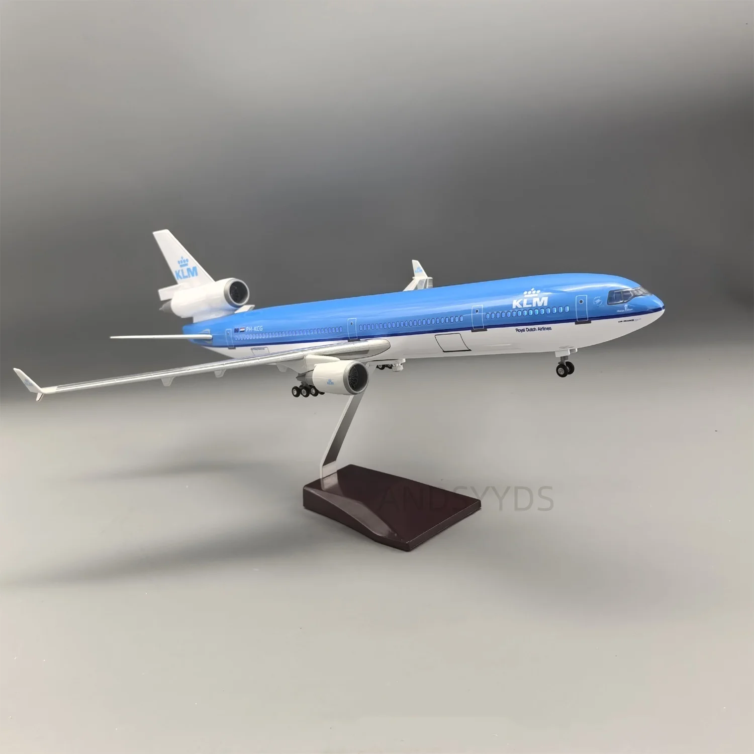 

47cm Resin 1:130 Scale Aircraft KLM Royal Dutch MD-11 Passenger Model Airplanes Diecast Aviation Souvenir Toy With Lights Base