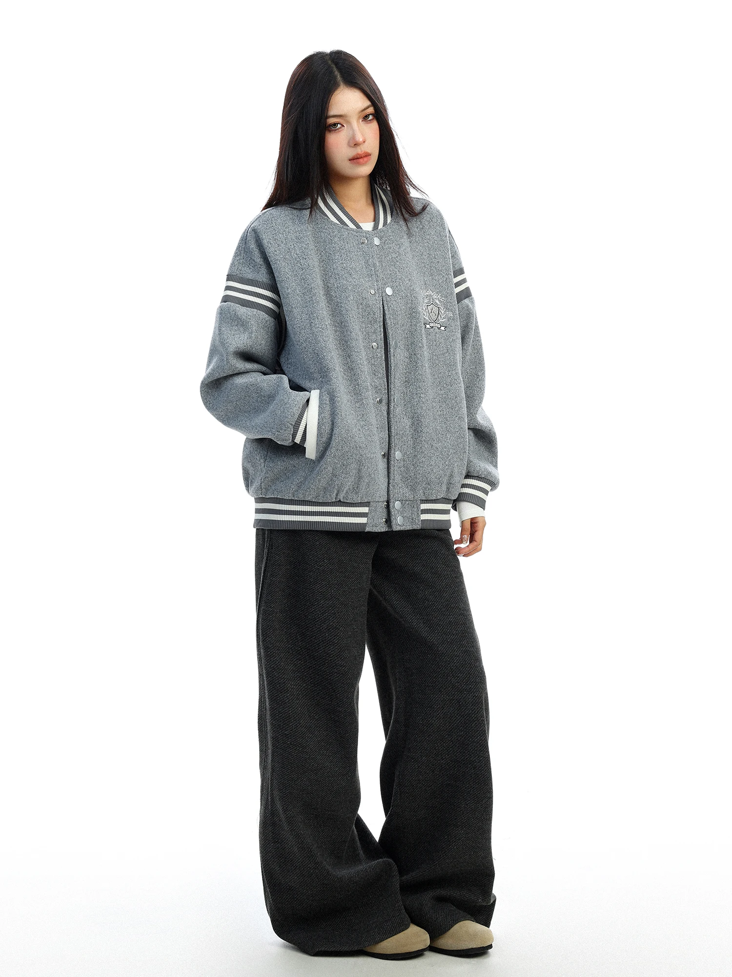 เสื้อแจ็คเก็ตเบสบอลปักลาย Biggold American College สีสันสดใส สไตล์หลวม ใส่ได้ทั้งผู้หญิงและผู้ชาย เหมาะสำหรับฤดูใบไม้ร่วง ปี 2025