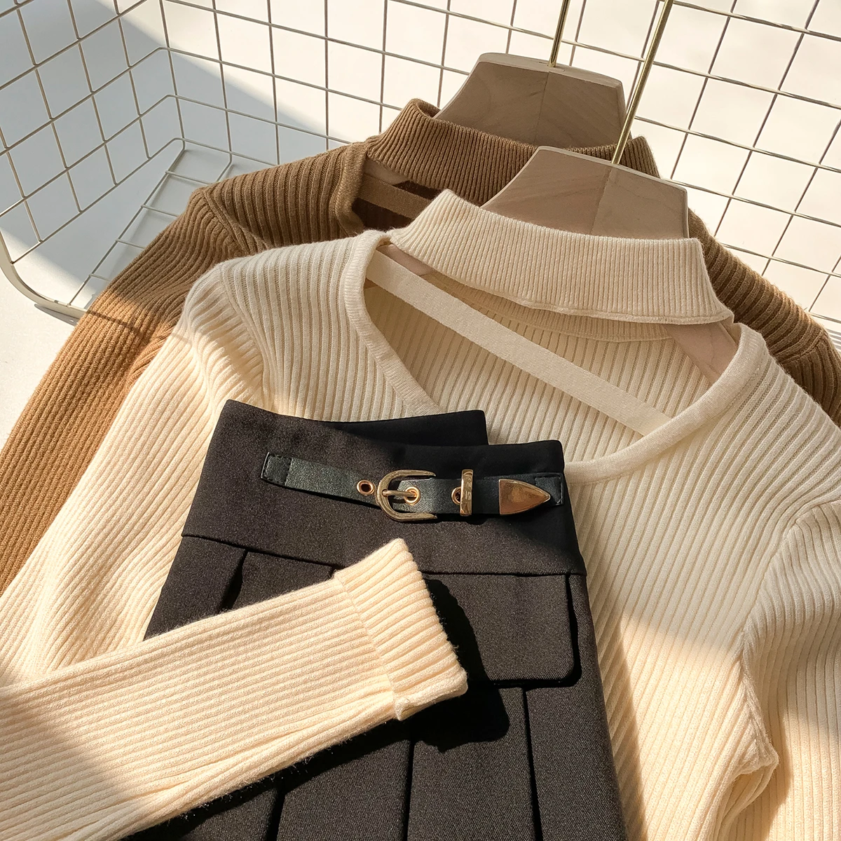 Maglieria calda da donna a maniche lunghe Top solidi Dolcevita coreano scavato Maglione da donna Autunno Inverno Pullover morbidi Maglione