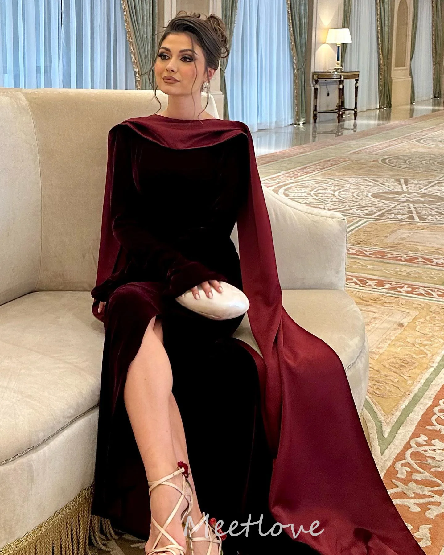 

Meetlove 2024 Customized Backless Pearls Velvet Prom Dresses Mermaid Floor Length Burgundy Saudi Arabia Elegant Party Dresses