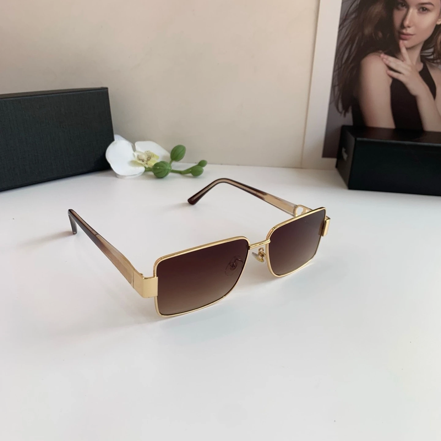 

New Luxury Metal Frame Sunglasses, Unisex Polarized Sunglasses, Gradient Temples, Stylish Sunglasses, Holiday Gifts.