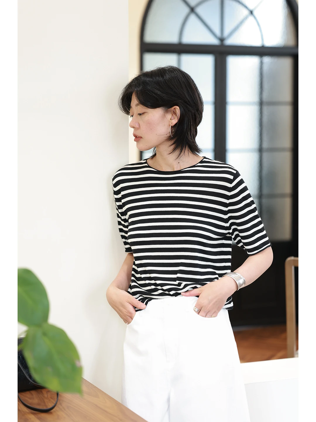 

Легкая, мягкая, гладкая, очень тонкая шерстяная вязаная футболка с коротким рукавом и круглым вырезом, с черно-белыми полосками, женская базовая футболка-топ