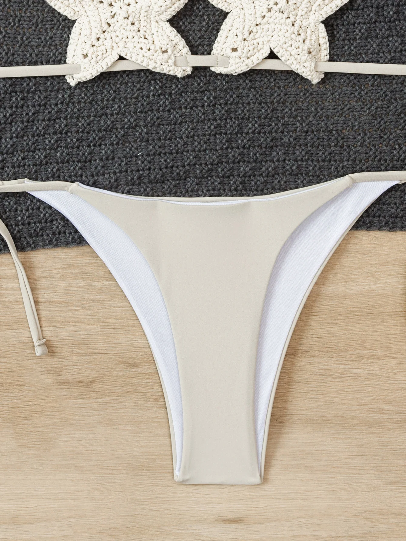 ชุดบิกินี่ไมโครถักลายดาวแบบเรียบง่ายเซ็กซี่ ชุดว่ายน้ำสองชิ้นแบบผูกคอ ชุดว่ายน้ำ บิกินี่ แทนกินี่