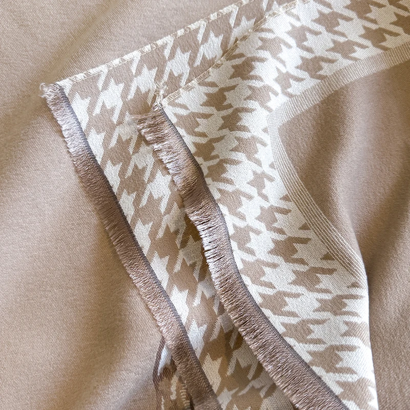 2025, Luxusmarke Damen-Winterschal aus Kaschmir – Pashmina-Schal mit Leopardenmuster und Quasten, Wickeltuch, Bandana und Poncho – Detail 12