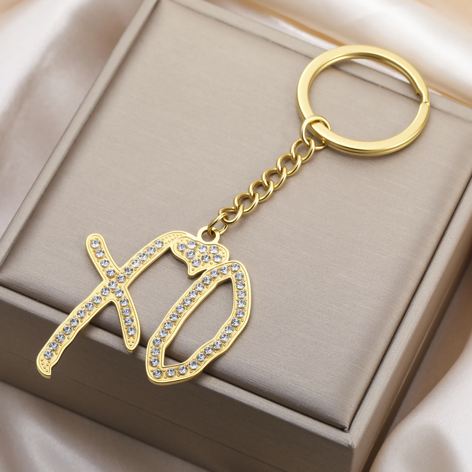 Amaxer Unise High Hip Hop XO Letter Pendant Keychain for Women Men Iced Out Letter Fashion Trendy Accessories Creative Gifts