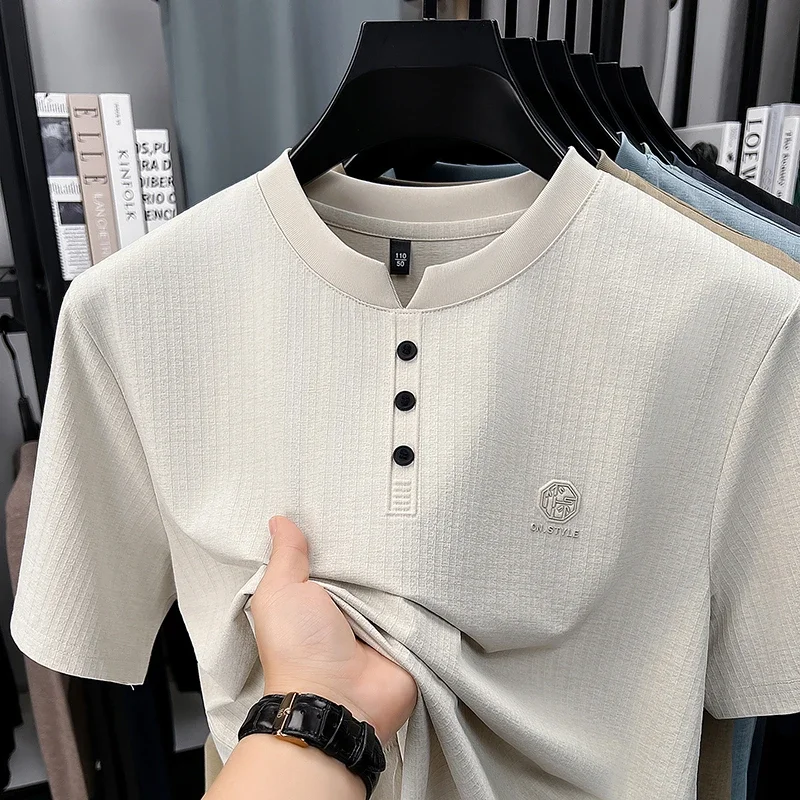 Herren-T-Shirt im Henley-Stil, kurzärmelig, mit Knopfleiste, lässige Sommerkleidung, bequeme Passform für tägliche Aktivitäten und Büro.