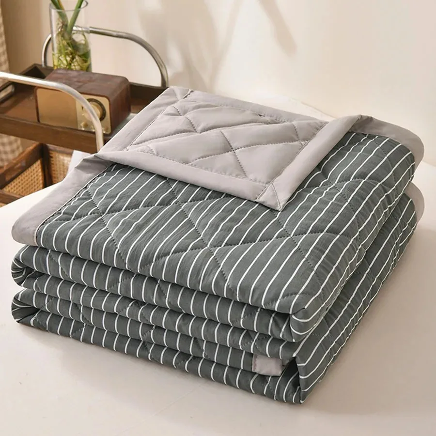 

Ultrasonic Quilted Summer Thin Quilt 200x230cm Soft Breathable Air Conditioned Comforter for All Season Machine Washable