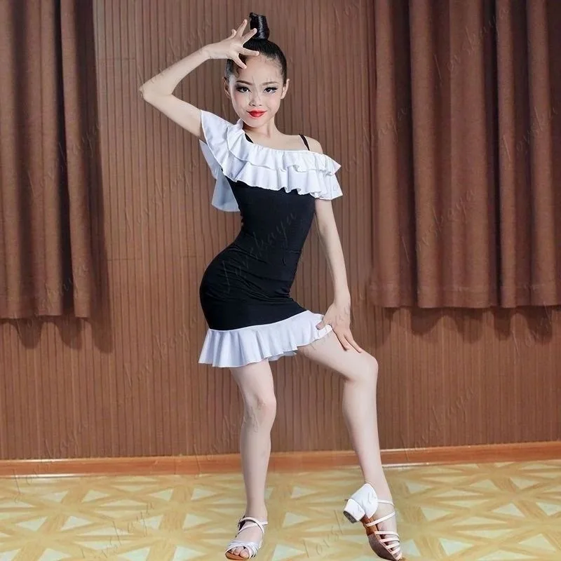 Vêtements d'été pour enfants, vêtements d'entraînement de danse latine pour filles professionnelles, épissage noir et blanc, bretelles de célébrité d'internet, nouvelle collection