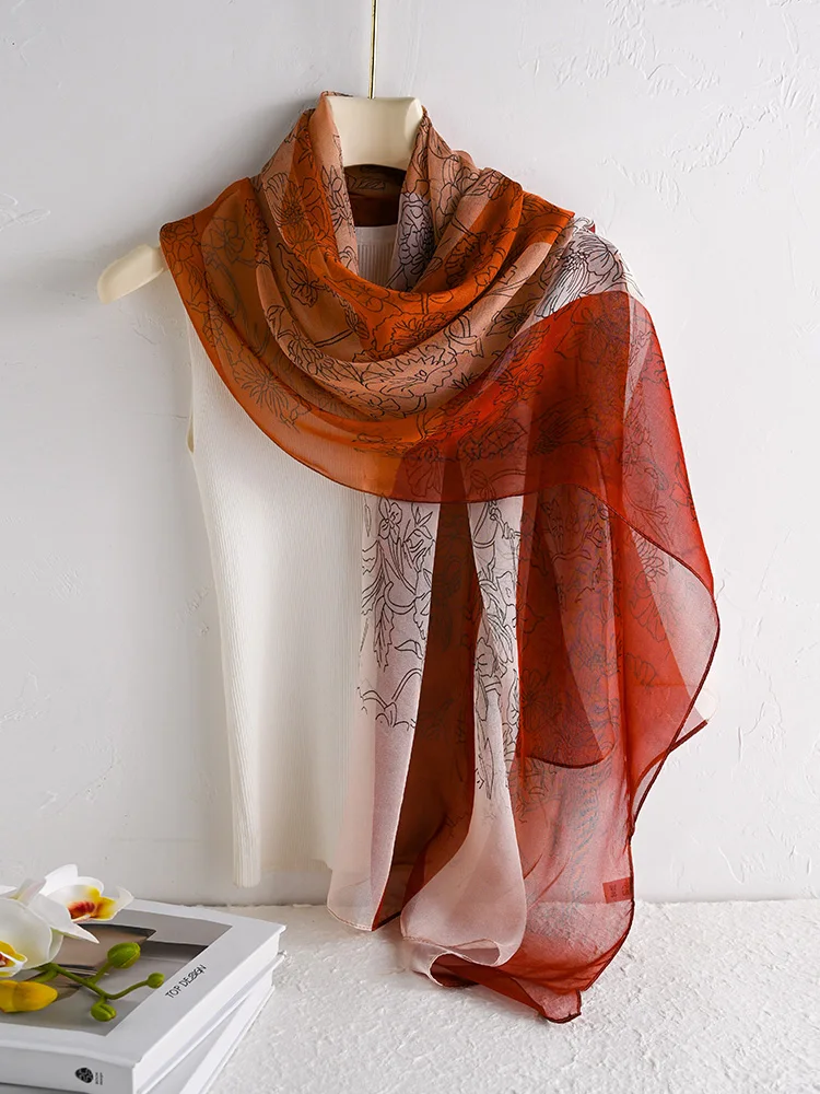 シルクスカーフ女性の薄い秋の新作赤いスカーフ春夏小さなパシュミナアウターウェアハイエンドママスタイルサテン生地幅65センチ