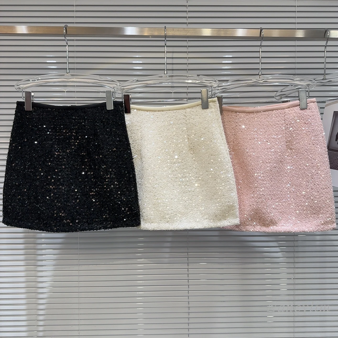 

2023 Winter Sequins Tweed Skirt Woman New Classic Style Sequined Tweed Fabric Elegant Socialite Short Hip Skirts Pink White