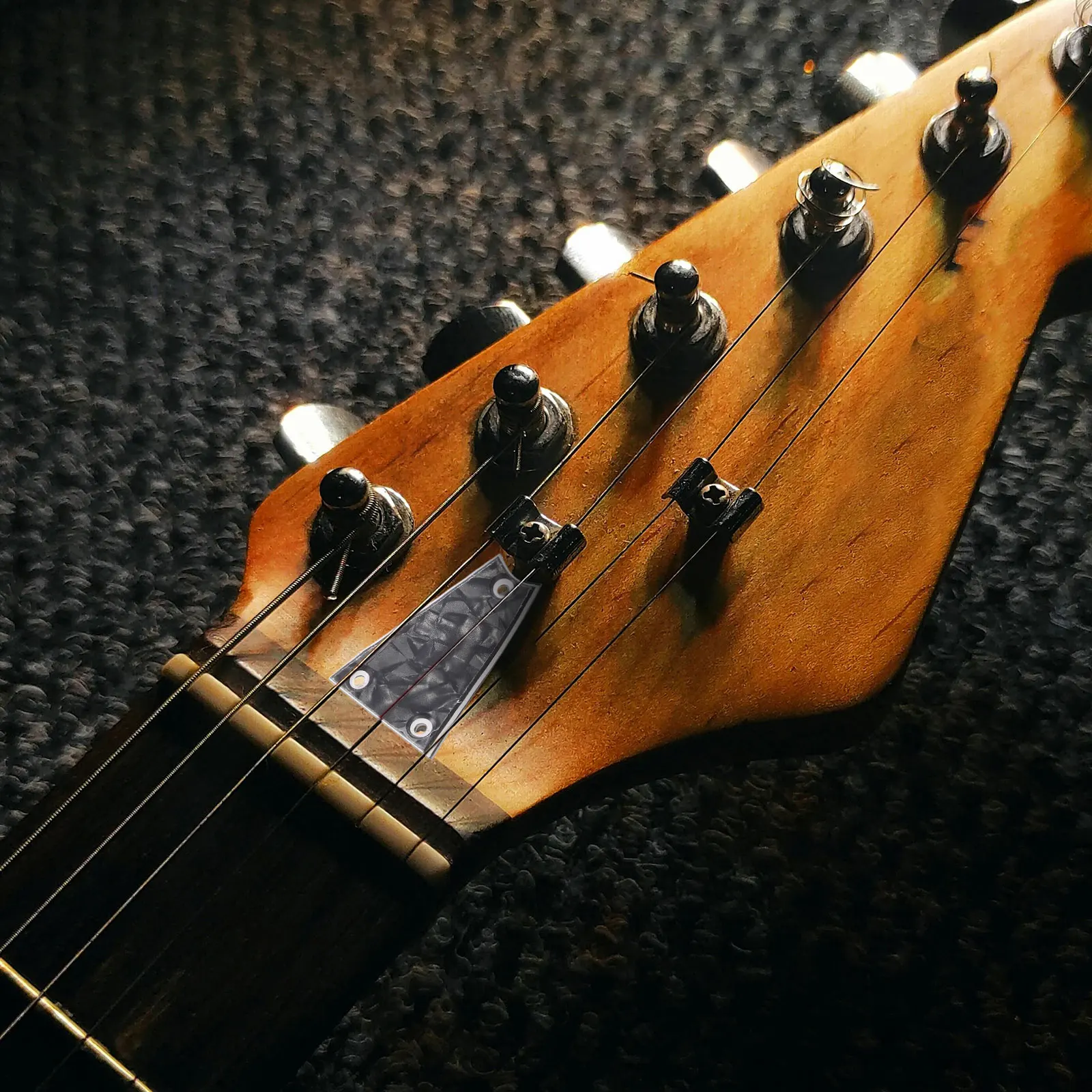 

Truss Rod Cover For Electric Guitar 3 Ply Plastic Triangle Detachable Neck Plate Black Guitar Hardware Accessory Bass
