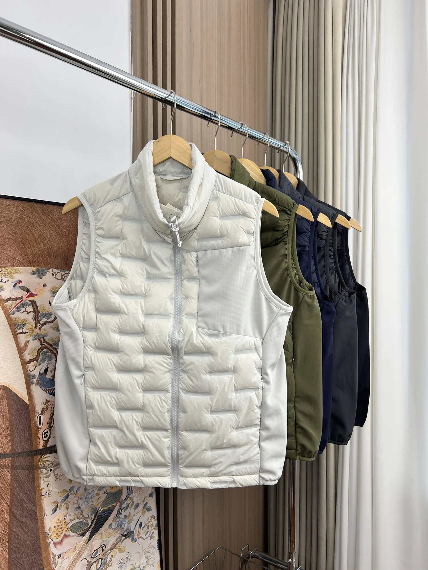 

Recommended Lightweight Taped Seams Men's down Vest Fashionable Urban Style Windproof Water Repellent Warmth Couple's Autumn ...