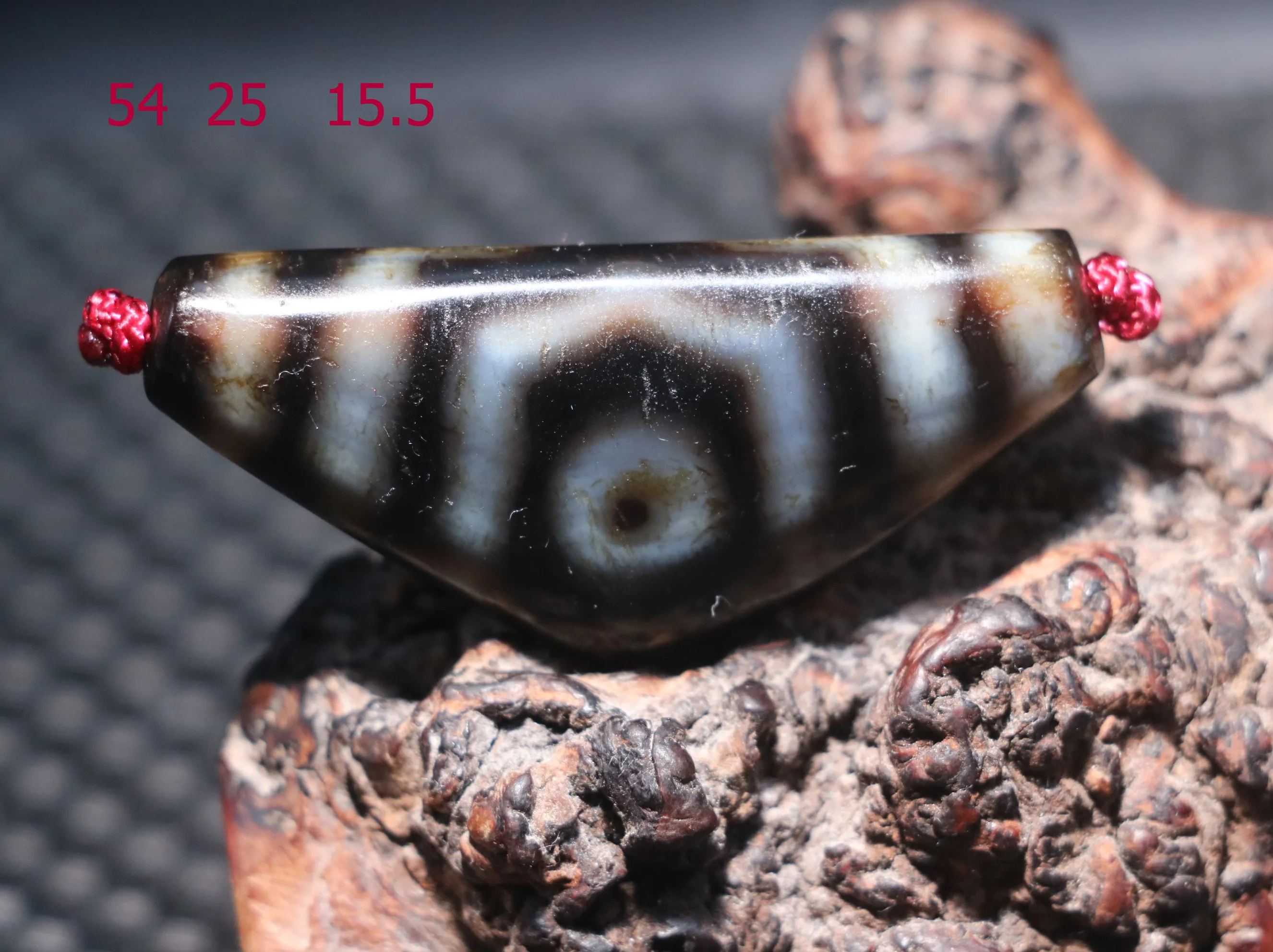 

CONGXINZAI1005009037751106 DAJIDALI Power Tibetan Old Agate Horn shape Buddha Cap 3 Eyed Totem dZi Bead Pendant Amulet Jewelry
