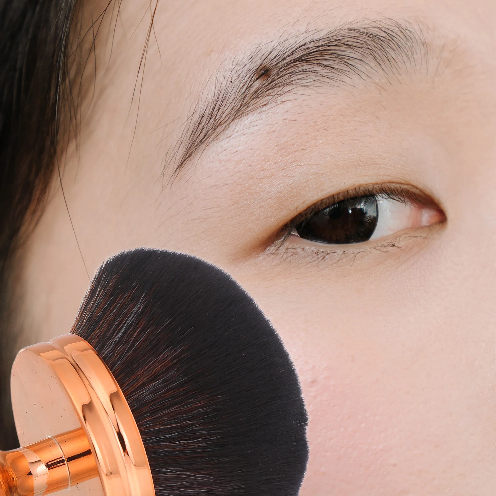 

Multifunctional Mushroom Head Makeup Brush Soft Dense Bristles For Foundation Blush Powder Travel Size Non-Slip Short Handle