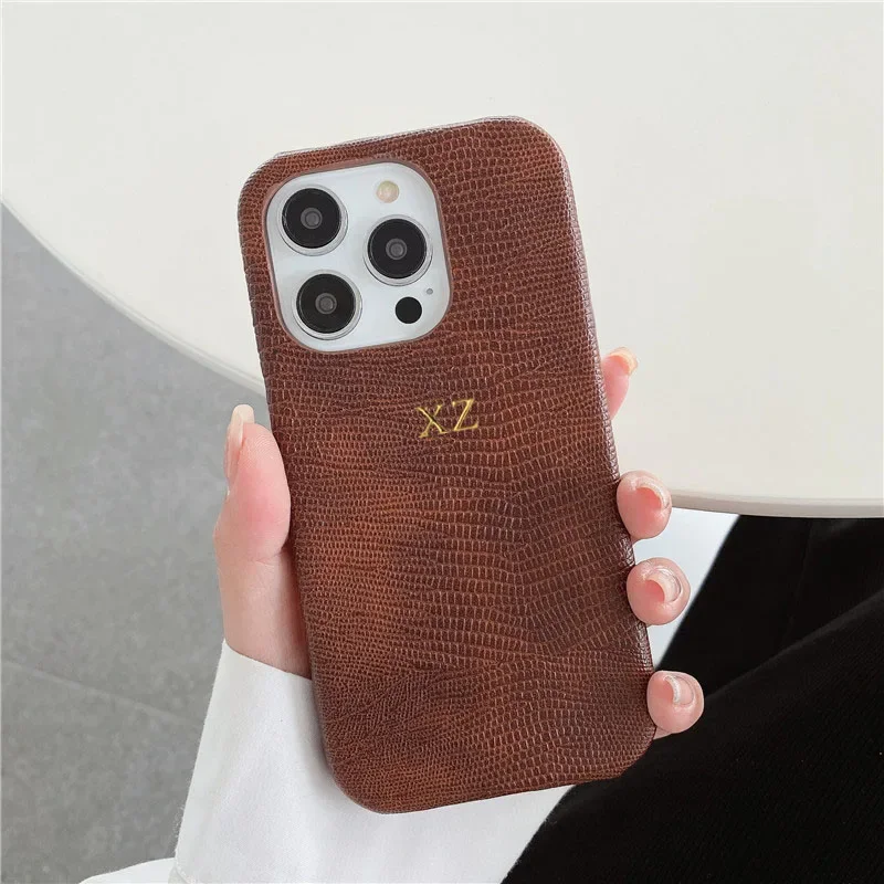 Personalisierte Gold-Initialen Lederhülle für iPhone 17 Pro Max 16 15 14 13 Pro Max Luxuriöse Eidechsen-PU-Hartschale – Detail 11