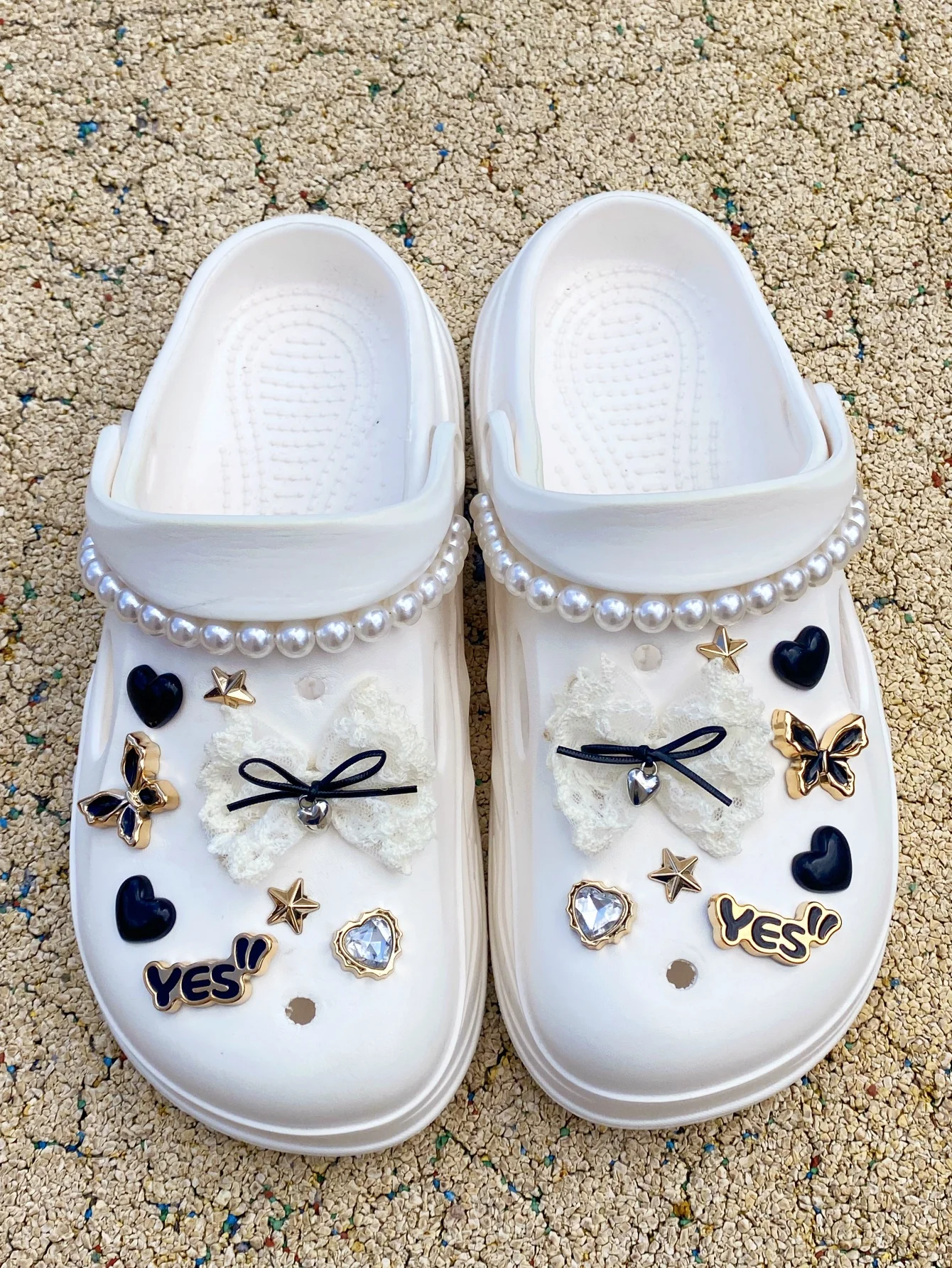 

18 black and gold butterfly, heart, yes, star, bow, shoe buckle DIY decorations suitable for women's sandals, slippers, shoes wi